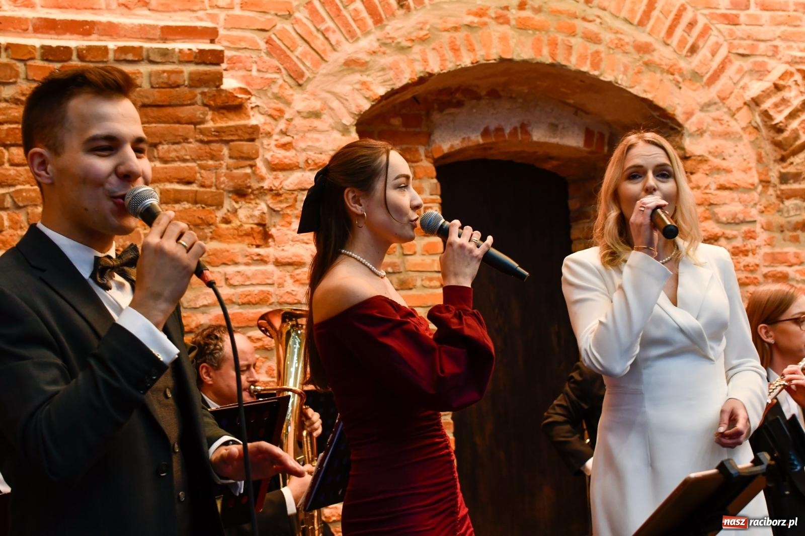 Zdjęcie w galerii na portalu naszraciborz.pl: Kiermasz świąteczny w Tworkowie z premierą banknotu kolekcjonerskiego [FOTO i WIDEO] wiadomości z regionu