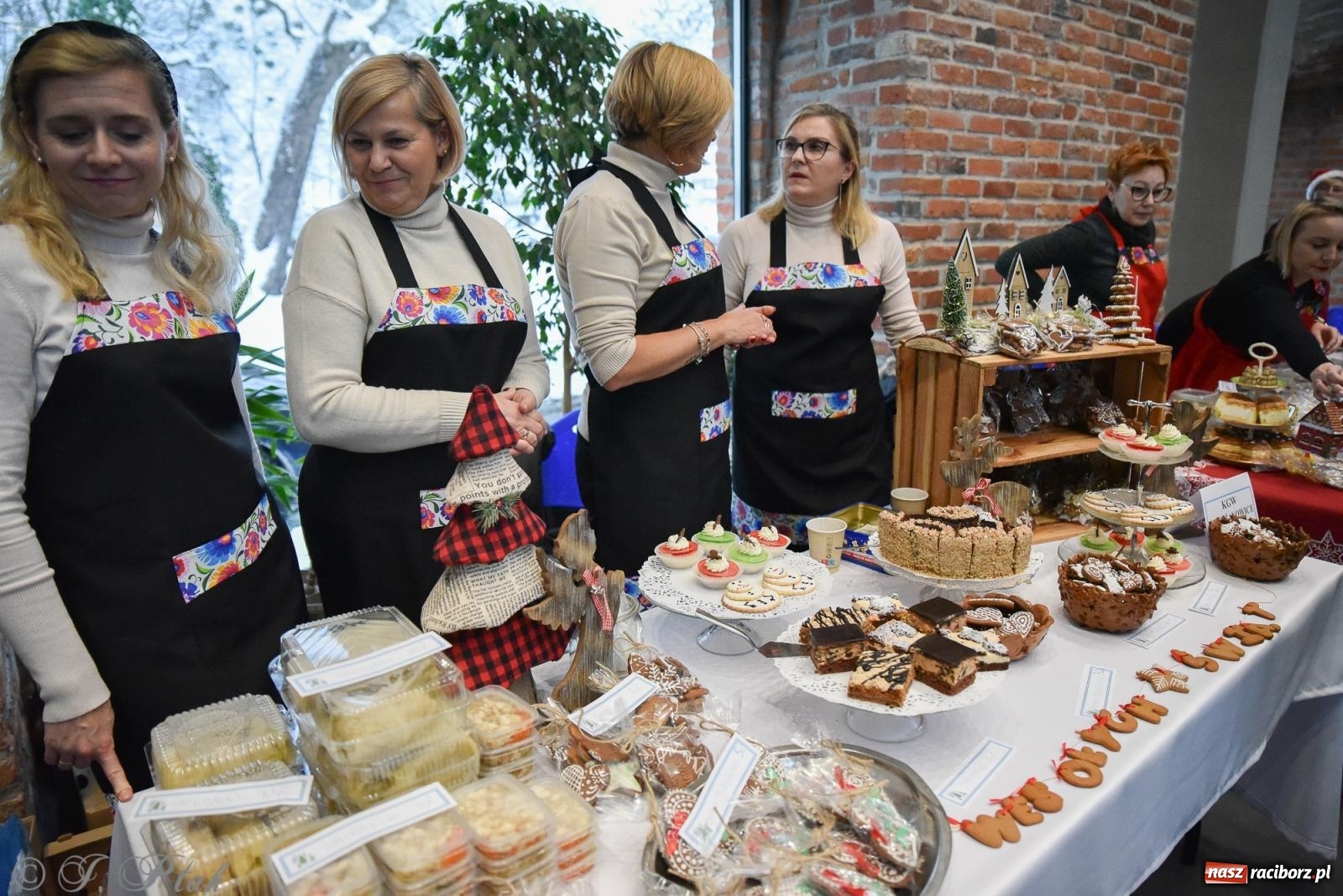 Zdjęcie w galerii na portalu naszraciborz.pl: Kiermasz świąteczny w Tworkowie z premierą banknotu kolekcjonerskiego [FOTO i WIDEO] wiadomości z regionu