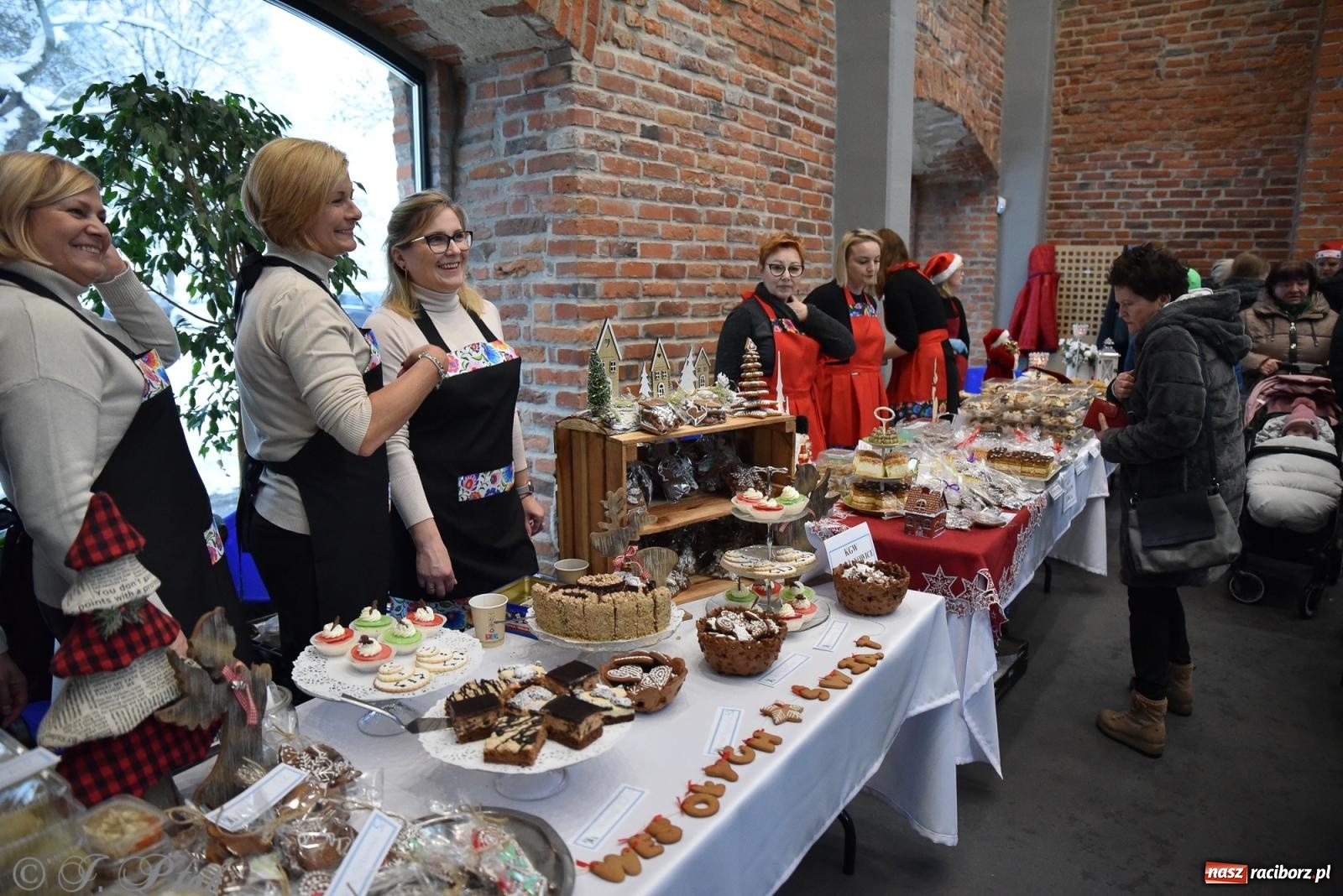 Zdjęcie w galerii na portalu naszraciborz.pl: Kiermasz świąteczny w Tworkowie z premierą banknotu kolekcjonerskiego [FOTO i WIDEO] wiadomości z regionu