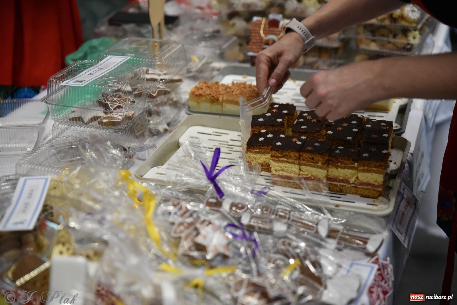 Zdjęcie w galerii na portalu naszraciborz.pl: Kiermasz świąteczny w Tworkowie z premierą banknotu kolekcjonerskiego [FOTO i WIDEO] wiadomości z regionu
