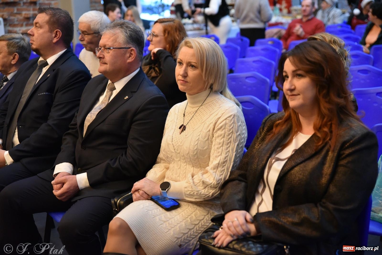 Zdjęcie w galerii na portalu naszraciborz.pl: Kiermasz świąteczny w Tworkowie z premierą banknotu kolekcjonerskiego [FOTO i WIDEO] wiadomości z regionu