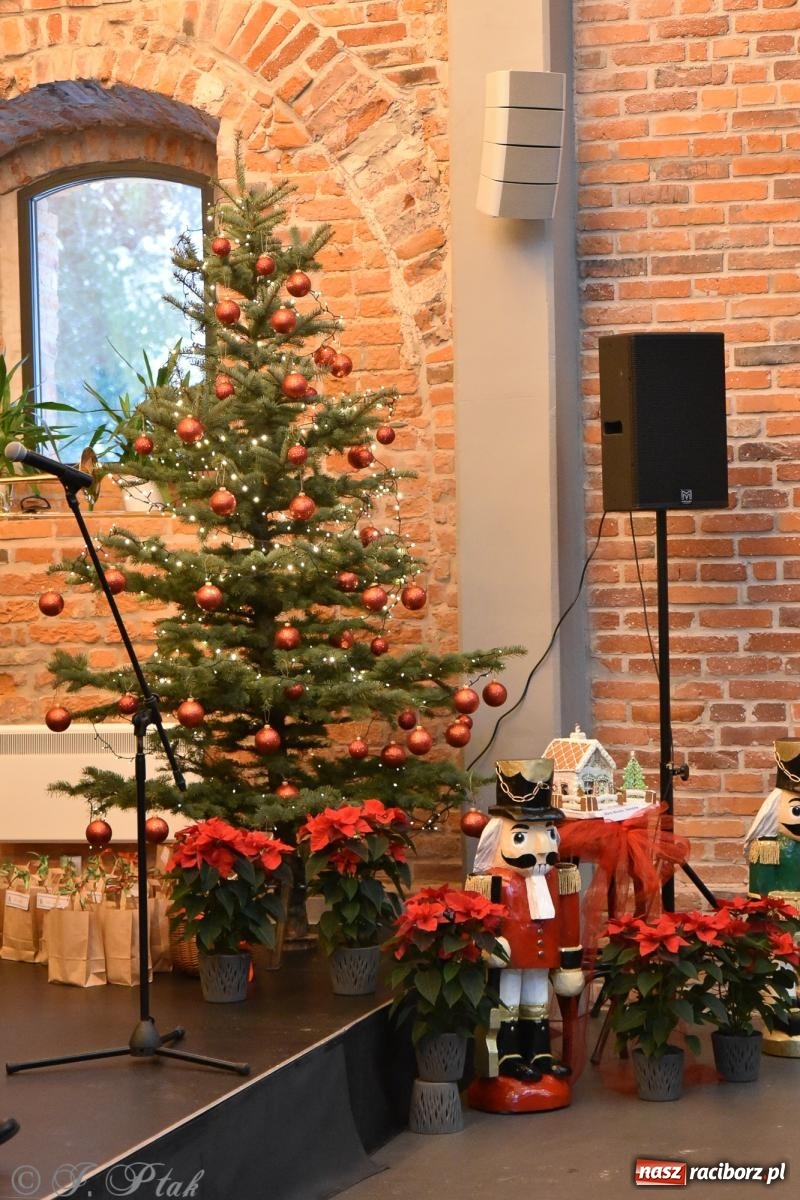Zdjęcie w galerii na portalu naszraciborz.pl: Kiermasz świąteczny w Tworkowie z premierą banknotu kolekcjonerskiego [FOTO i WIDEO] wiadomości z regionu