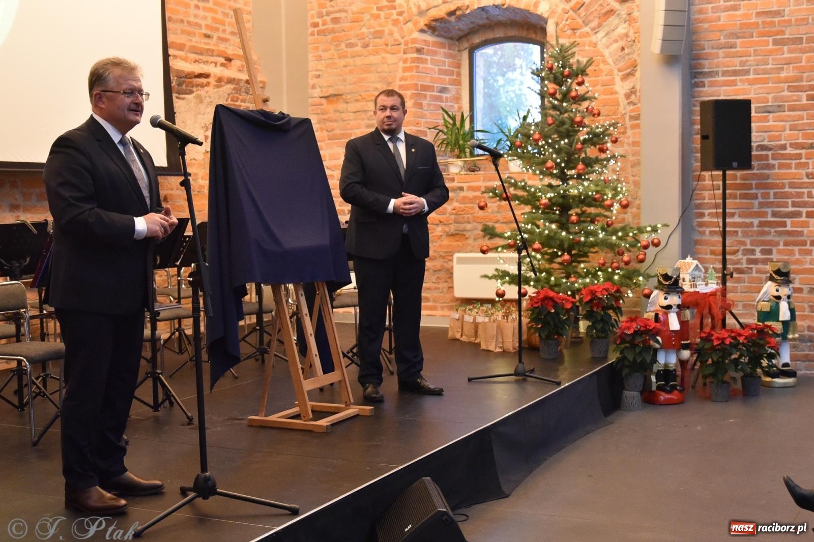 Zdjęcie w galerii na portalu naszraciborz.pl: Kiermasz świąteczny w Tworkowie z premierą banknotu kolekcjonerskiego [FOTO i WIDEO] wiadomości z regionu