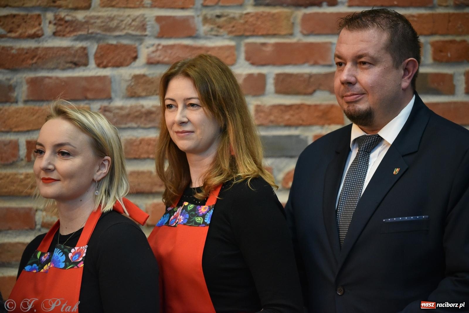 Zdjęcie w galerii na portalu naszraciborz.pl: Kiermasz świąteczny w Tworkowie z premierą banknotu kolekcjonerskiego [FOTO i WIDEO] wiadomości z regionu