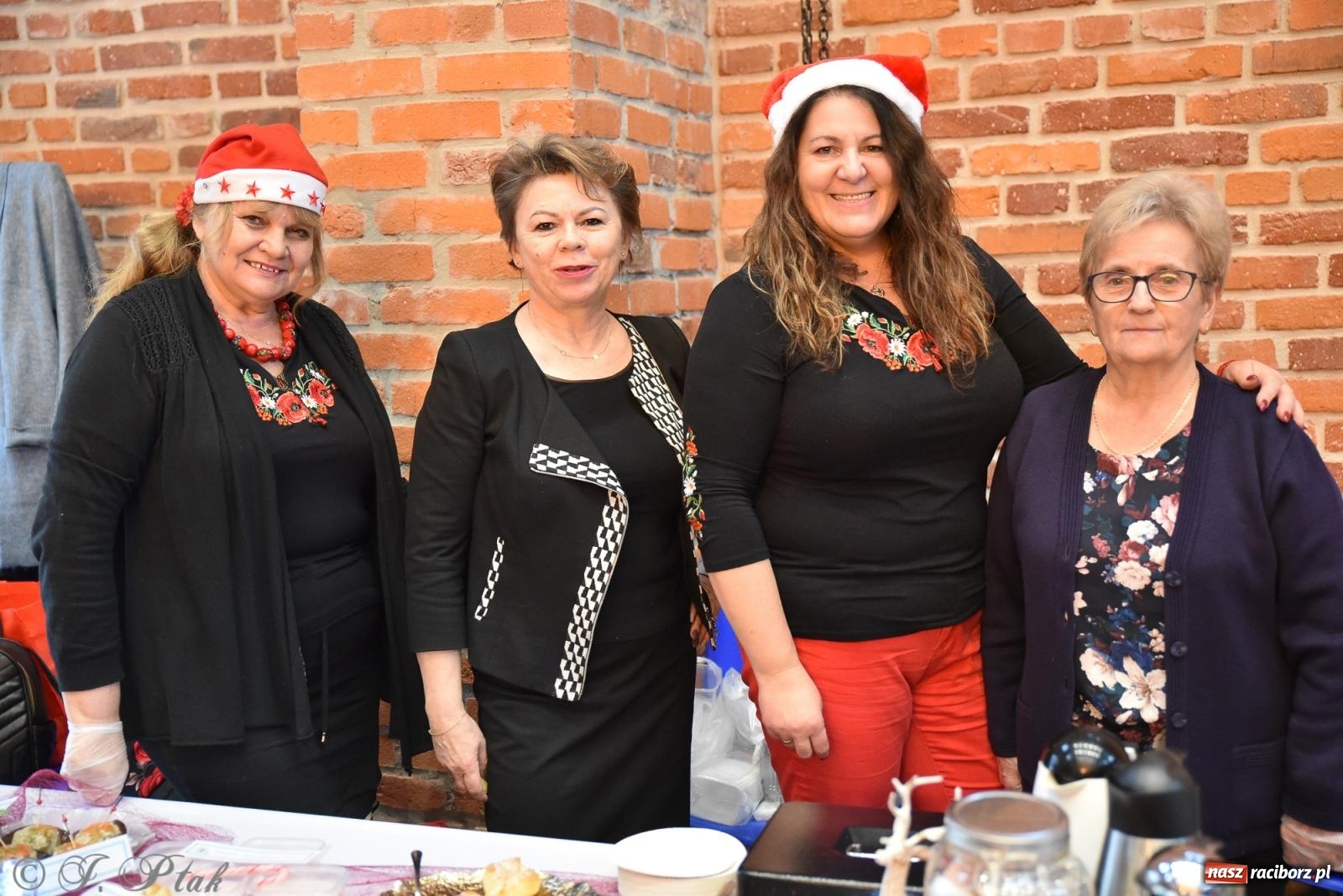 Zdjęcie w galerii na portalu naszraciborz.pl: Kiermasz świąteczny w Tworkowie z premierą banknotu kolekcjonerskiego [FOTO i WIDEO] wiadomości z regionu