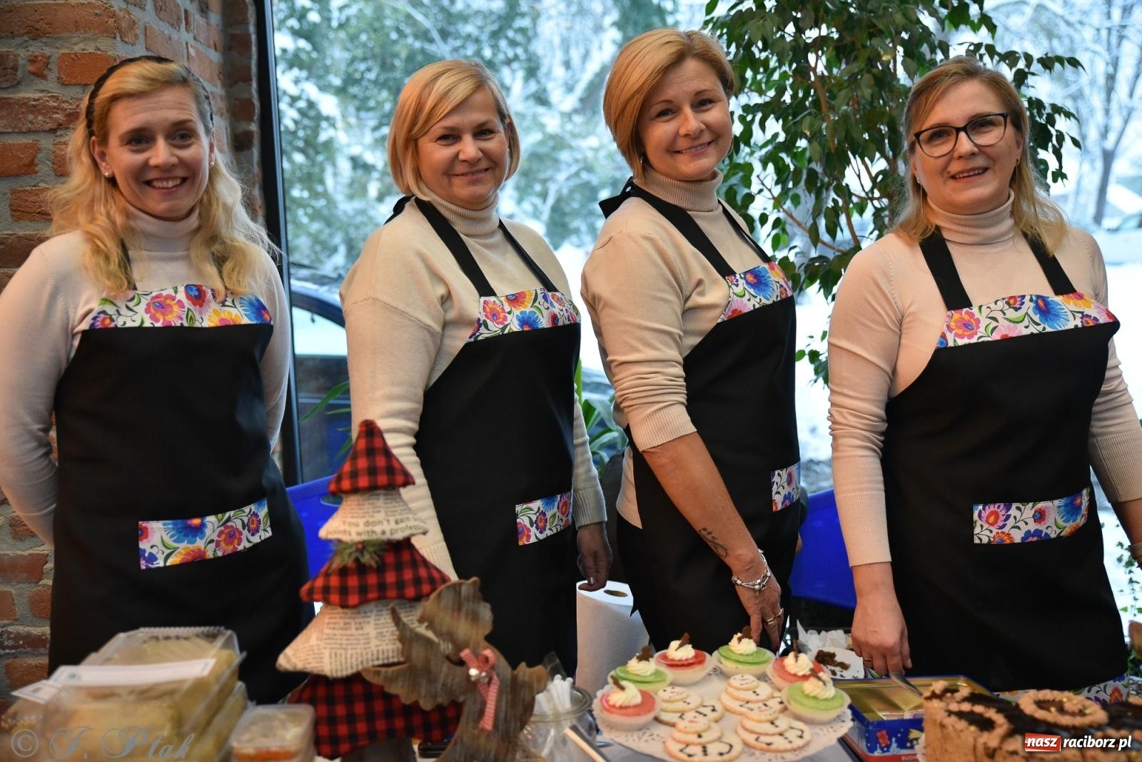 Zdjęcie w galerii na portalu naszraciborz.pl: Kiermasz świąteczny w Tworkowie z premierą banknotu kolekcjonerskiego [FOTO i WIDEO] wiadomości z regionu