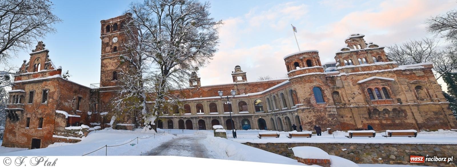 Zdjęcie w galerii na portalu naszraciborz.pl: Kiermasz świąteczny w Tworkowie z premierą banknotu kolekcjonerskiego [FOTO i WIDEO] wiadomości z regionu