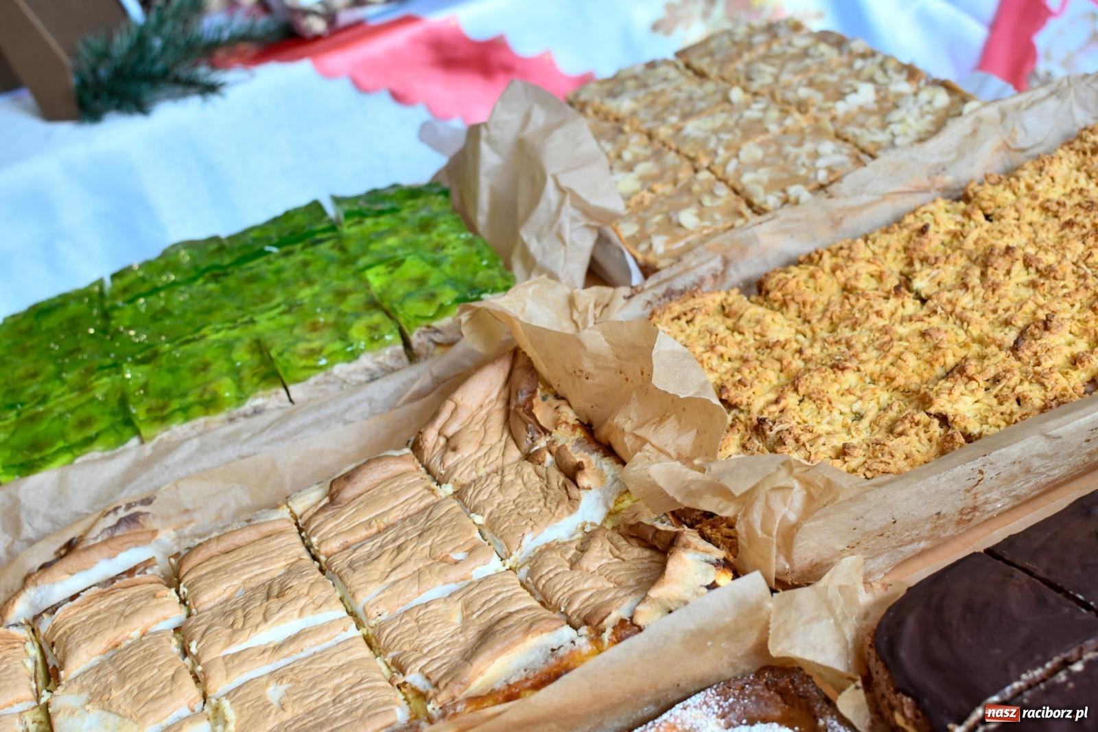 Zdjęcie w galerii na portalu naszraciborz.pl: Tańce, śpiewy i smakołyki. Pietrowicki kiermasz bożonarodzeniowy [FOTO i WIDEO] wiadomości z regionu