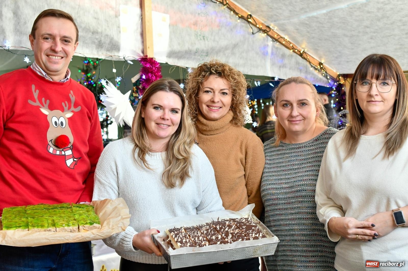 Zdjęcie w galerii na portalu naszraciborz.pl: Tańce, śpiewy i smakołyki. Pietrowicki kiermasz bożonarodzeniowy [FOTO i WIDEO] wiadomości z regionu