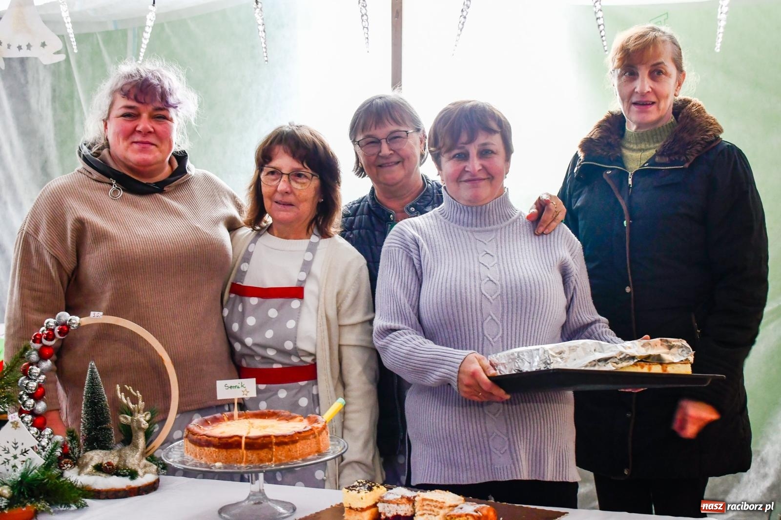 Zdjęcie w galerii na portalu naszraciborz.pl: Tańce, śpiewy i smakołyki. Pietrowicki kiermasz bożonarodzeniowy [FOTO i WIDEO] wiadomości z regionu