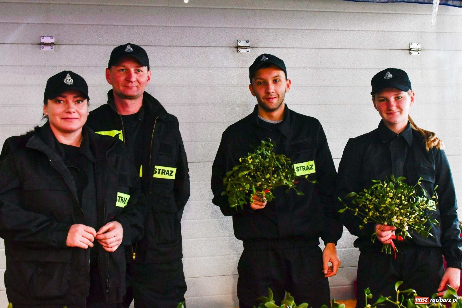 Zdjęcie w galerii na portalu naszraciborz.pl: Tańce, śpiewy i smakołyki. Pietrowicki kiermasz bożonarodzeniowy [FOTO i WIDEO] wiadomości z regionu