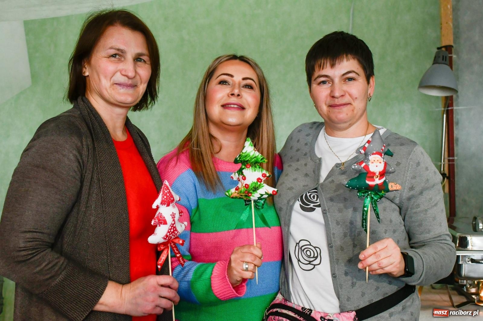 Zdjęcie w galerii na portalu naszraciborz.pl: Tańce, śpiewy i smakołyki. Pietrowicki kiermasz bożonarodzeniowy [FOTO i WIDEO] wiadomości z regionu