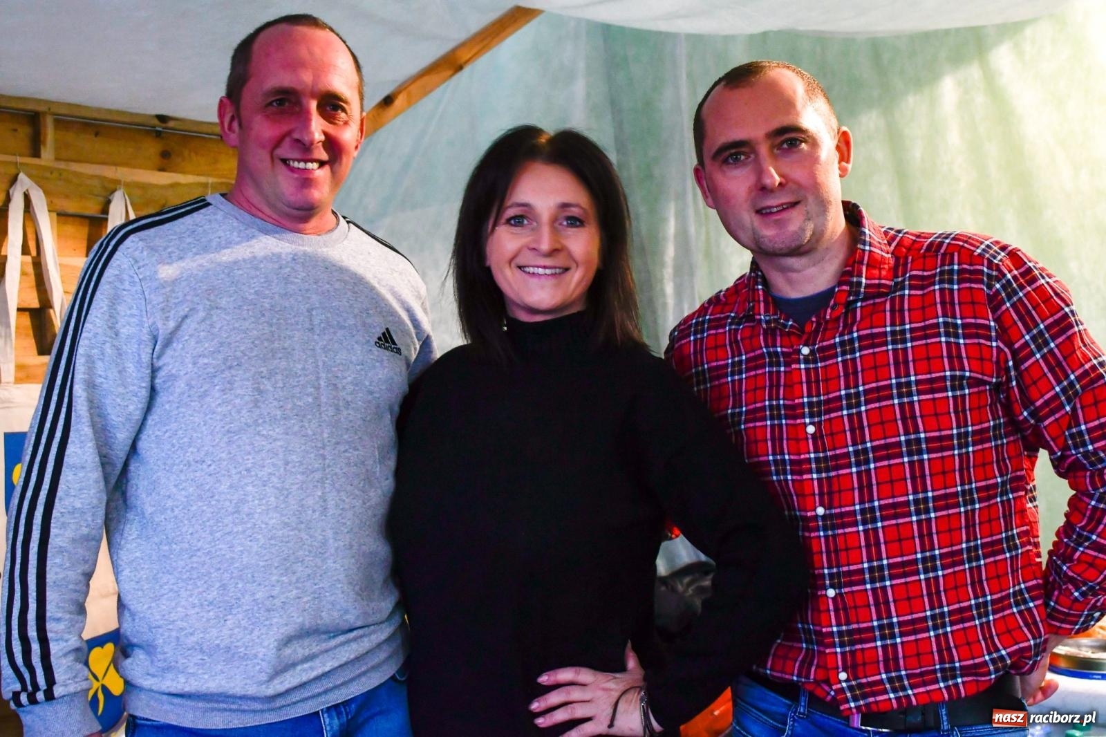 Zdjęcie w galerii na portalu naszraciborz.pl: Tańce, śpiewy i smakołyki. Pietrowicki kiermasz bożonarodzeniowy [FOTO i WIDEO] wiadomości z regionu