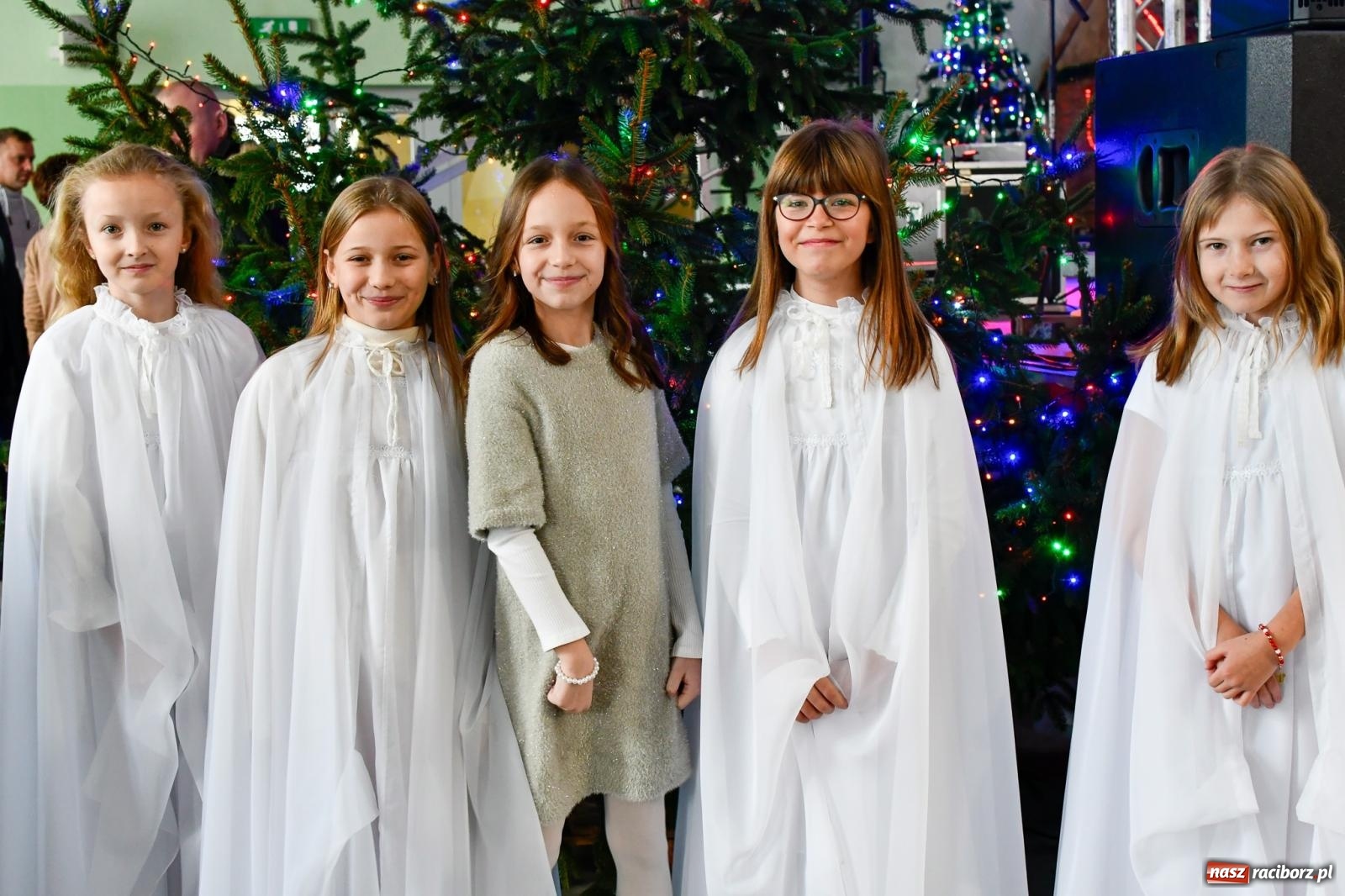 Zdjęcie w galerii na portalu naszraciborz.pl: Tańce, śpiewy i smakołyki. Pietrowicki kiermasz bożonarodzeniowy [FOTO i WIDEO] wiadomości z regionu
