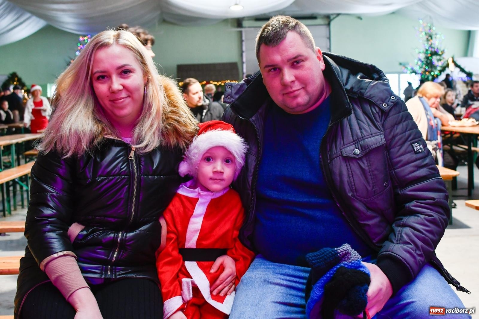 Zdjęcie w galerii na portalu naszraciborz.pl: Tańce, śpiewy i smakołyki. Pietrowicki kiermasz bożonarodzeniowy [FOTO i WIDEO] wiadomości z regionu