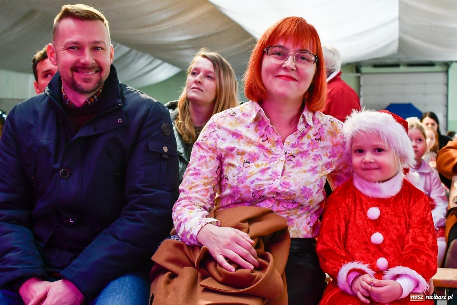 Zdjęcie w galerii na portalu naszraciborz.pl: Tańce, śpiewy i smakołyki. Pietrowicki kiermasz bożonarodzeniowy [FOTO i WIDEO] wiadomości z regionu