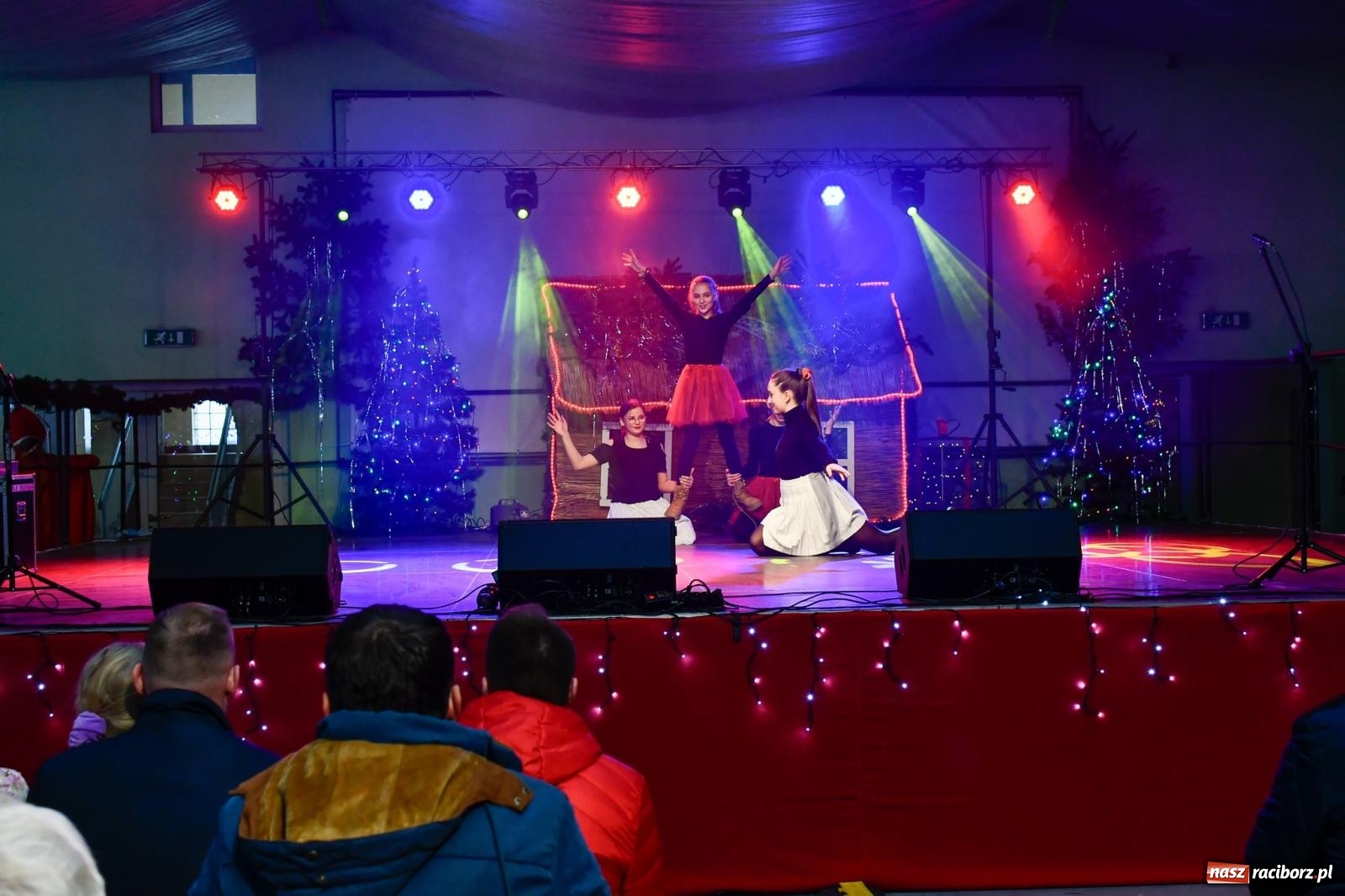Zdjęcie w galerii na portalu naszraciborz.pl: Tańce, śpiewy i smakołyki. Pietrowicki kiermasz bożonarodzeniowy [FOTO i WIDEO] wiadomości z regionu
