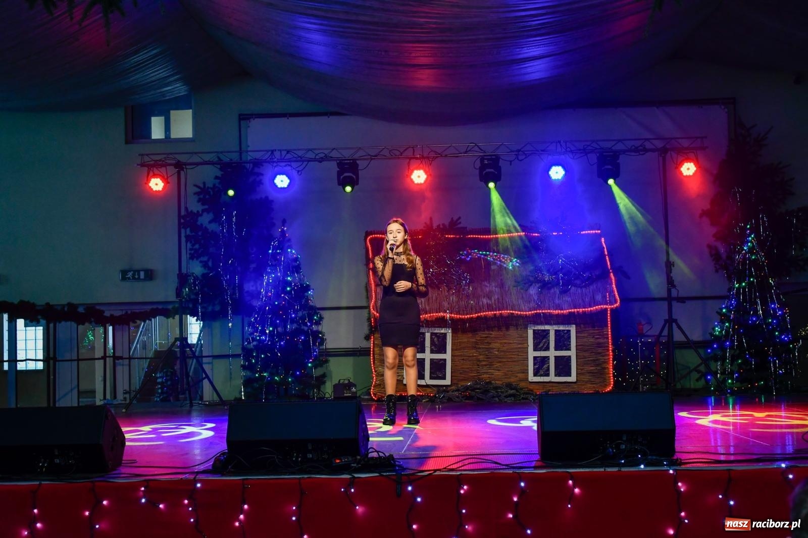 Zdjęcie w galerii na portalu naszraciborz.pl: Tańce, śpiewy i smakołyki. Pietrowicki kiermasz bożonarodzeniowy [FOTO i WIDEO] wiadomości z regionu