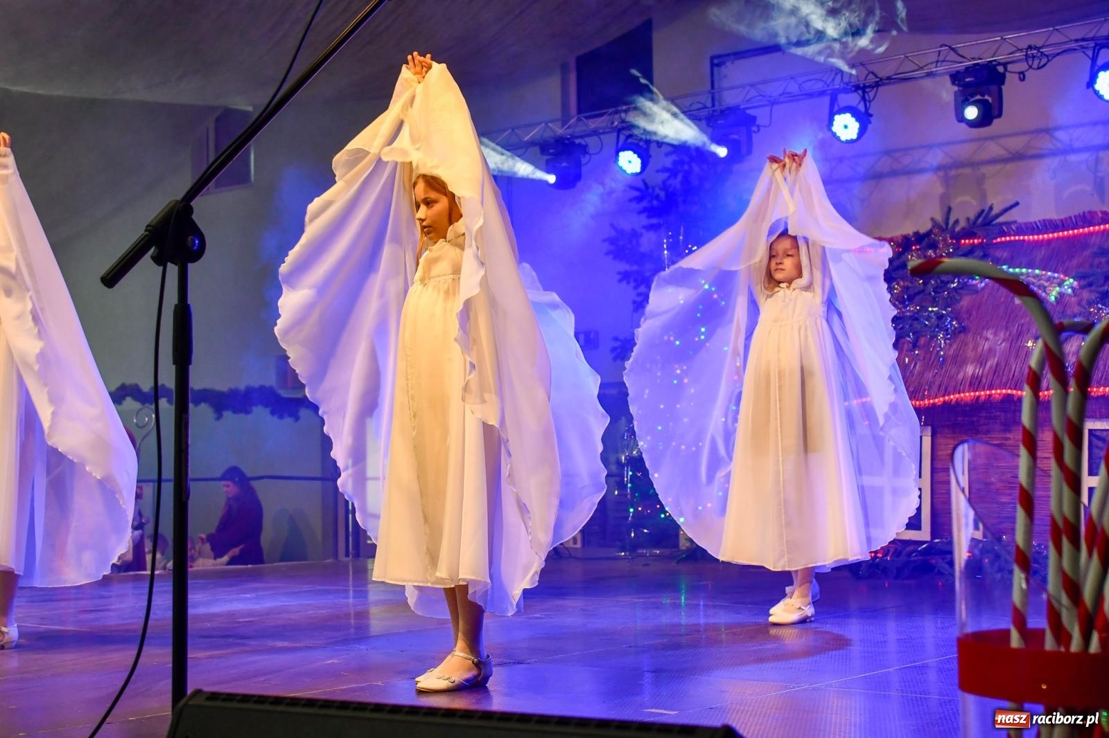Zdjęcie w galerii na portalu naszraciborz.pl: Tańce, śpiewy i smakołyki. Pietrowicki kiermasz bożonarodzeniowy [FOTO i WIDEO] wiadomości z regionu