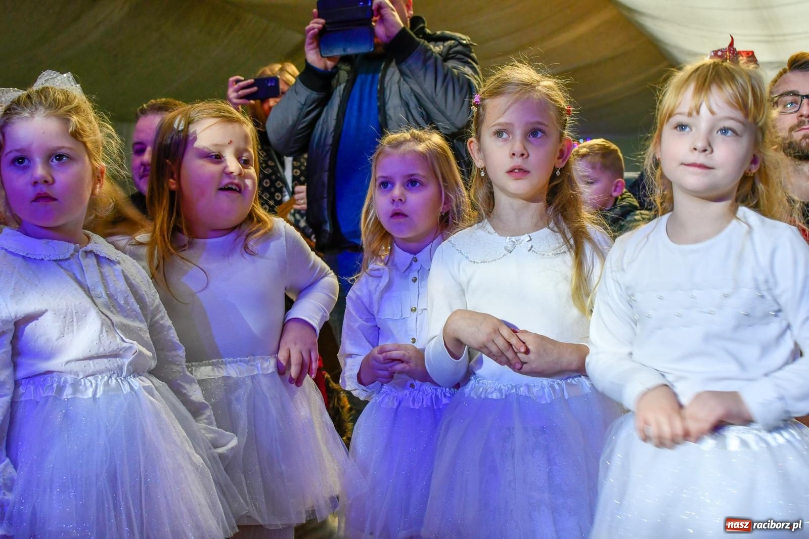 Zdjęcie w galerii na portalu naszraciborz.pl: Tańce, śpiewy i smakołyki. Pietrowicki kiermasz bożonarodzeniowy [FOTO i WIDEO] wiadomości z regionu