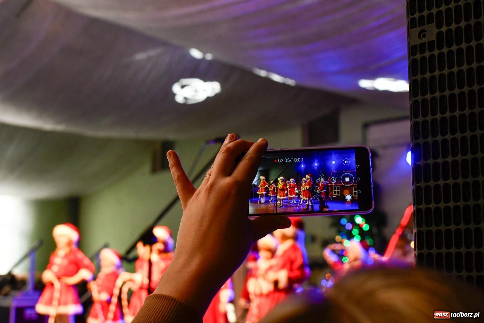 Zdjęcie w galerii na portalu naszraciborz.pl: Tańce, śpiewy i smakołyki. Pietrowicki kiermasz bożonarodzeniowy [FOTO i WIDEO] wiadomości z regionu