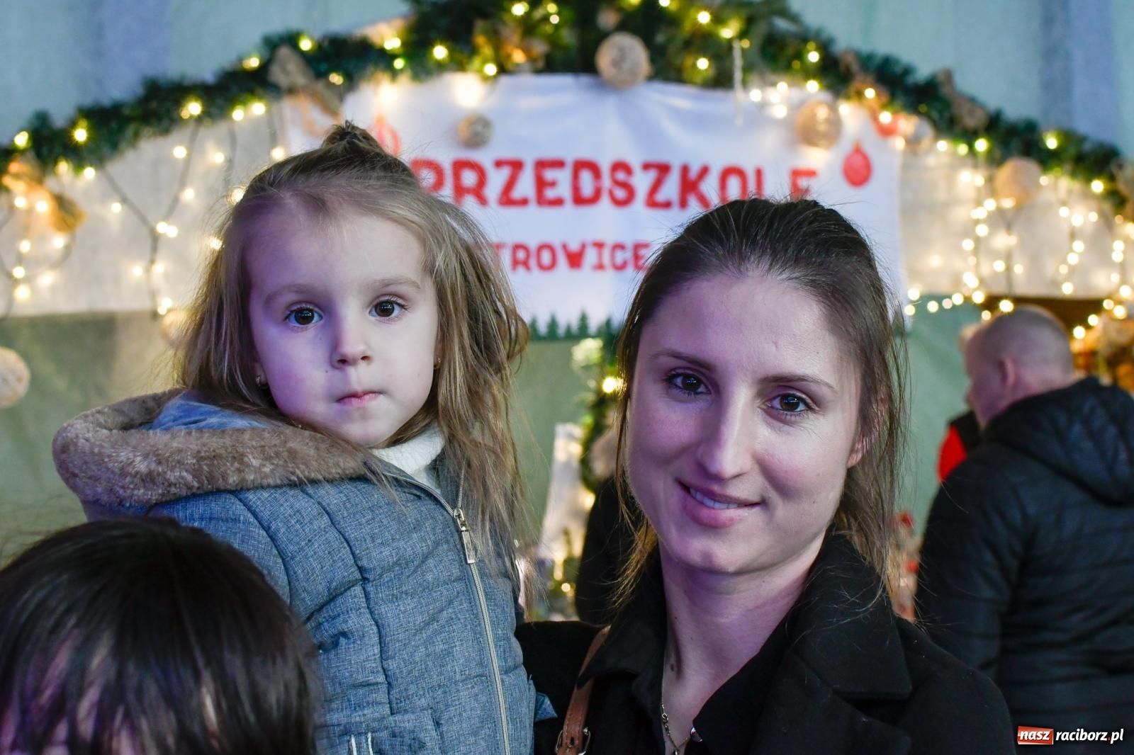 Zdjęcie w galerii na portalu naszraciborz.pl: Tańce, śpiewy i smakołyki. Pietrowicki kiermasz bożonarodzeniowy [FOTO i WIDEO] wiadomości z regionu