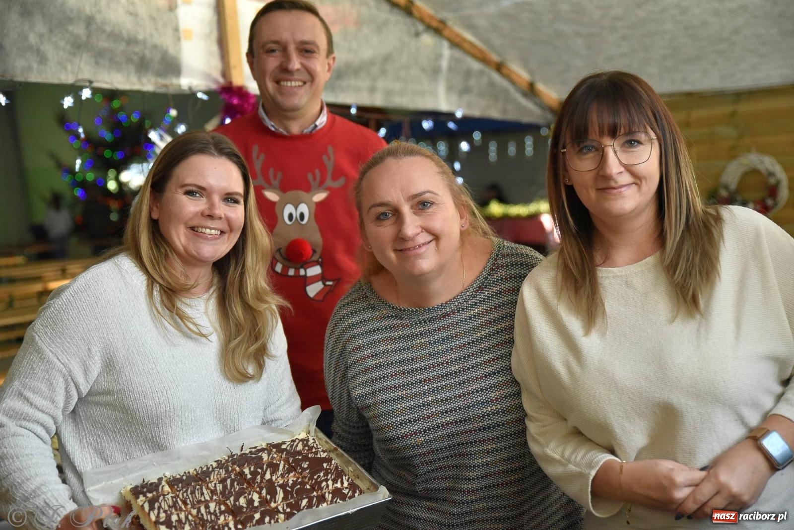 Zdjęcie w galerii na portalu naszraciborz.pl: Tańce, śpiewy i smakołyki. Pietrowicki kiermasz bożonarodzeniowy [FOTO i WIDEO] wiadomości z regionu