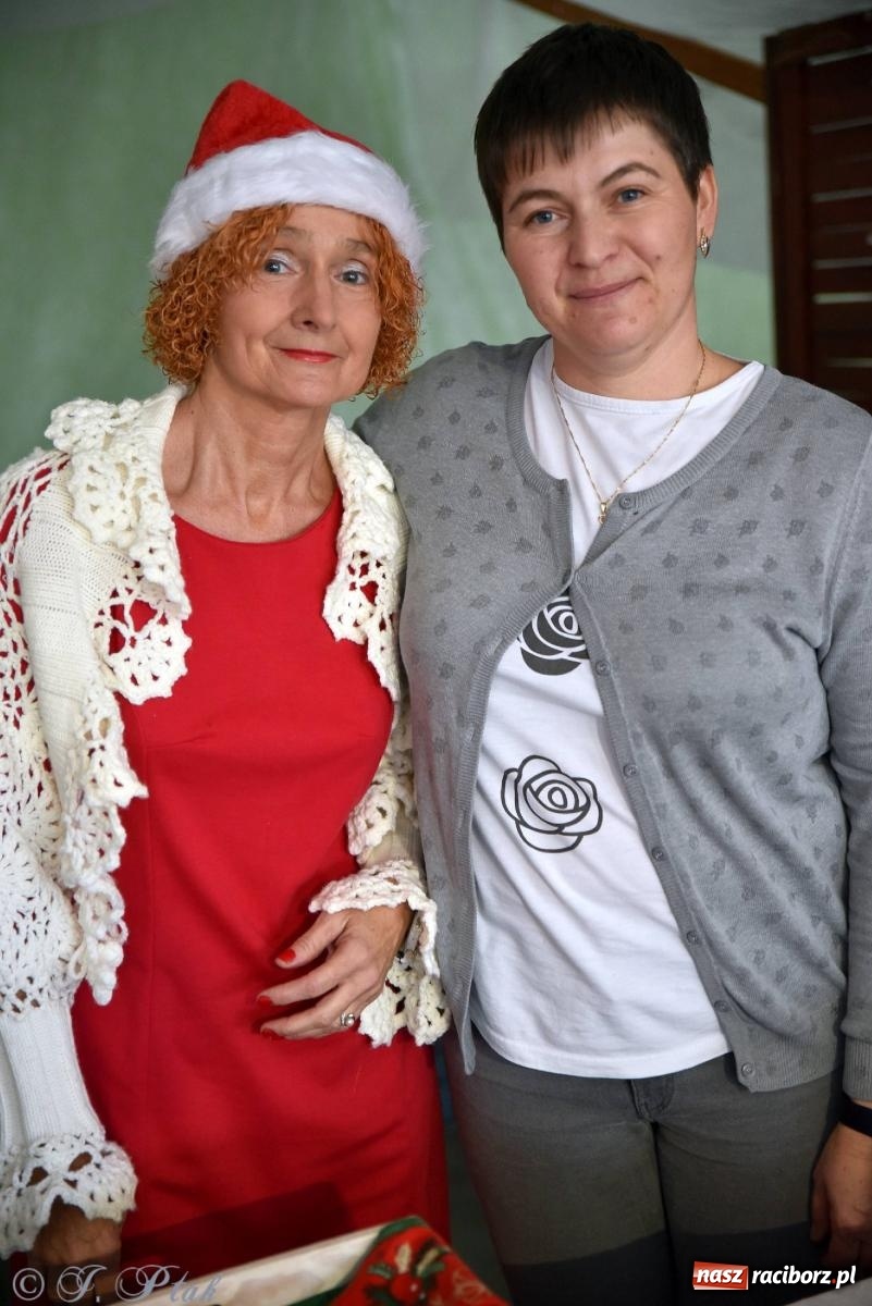 Zdjęcie w galerii na portalu naszraciborz.pl: Tańce, śpiewy i smakołyki. Pietrowicki kiermasz bożonarodzeniowy [FOTO i WIDEO] wiadomości z regionu