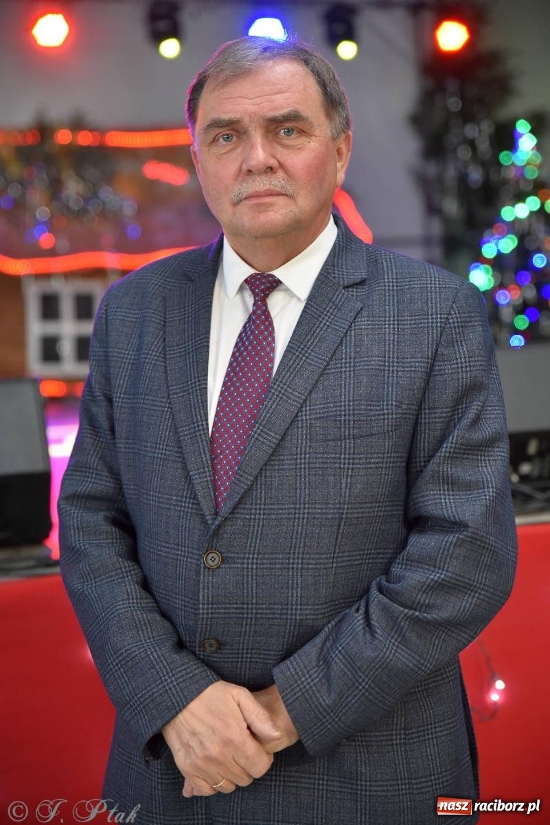 Zdjęcie w galerii na portalu naszraciborz.pl: Tańce, śpiewy i smakołyki. Pietrowicki kiermasz bożonarodzeniowy [FOTO i WIDEO] wiadomości z regionu