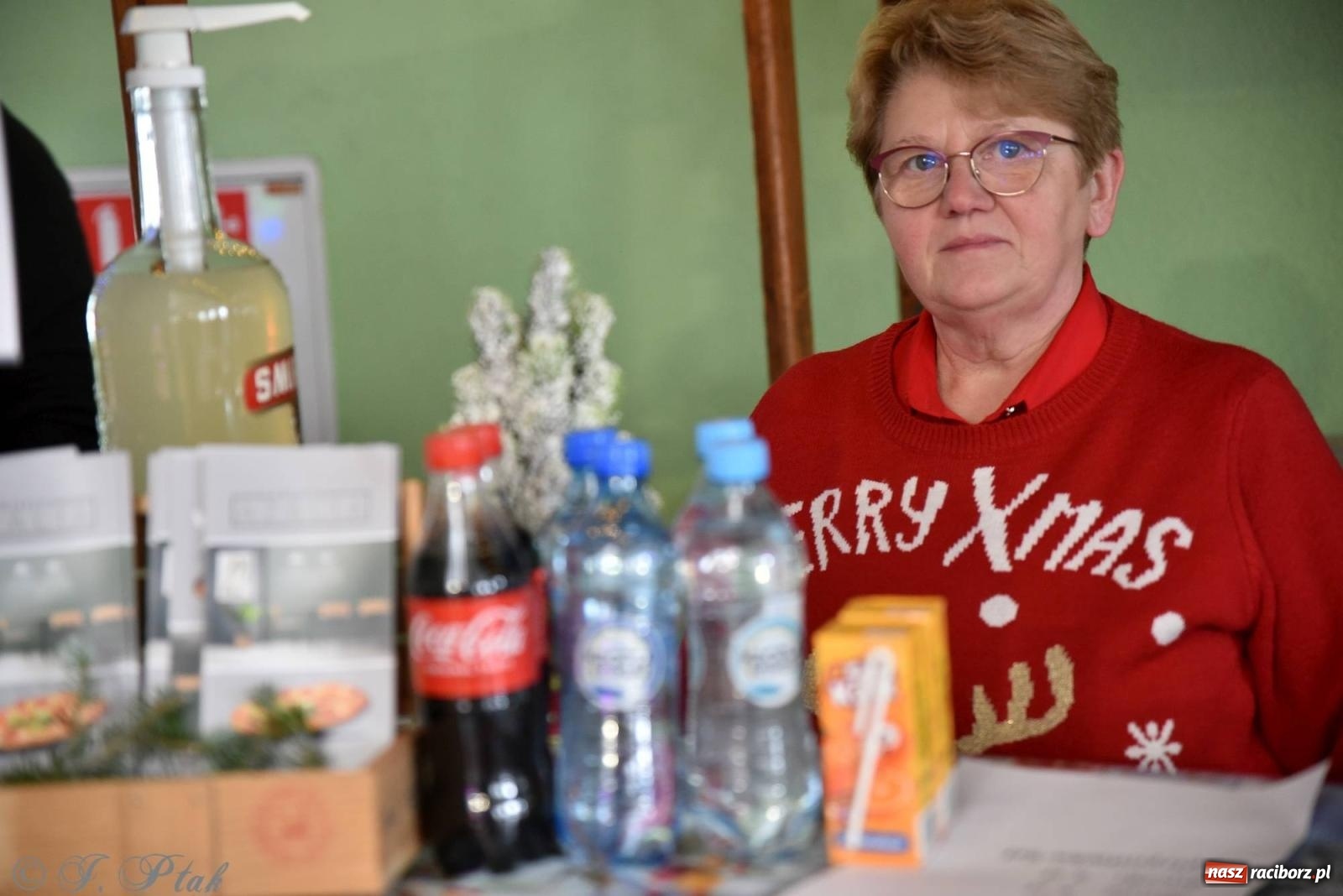Zdjęcie w galerii na portalu naszraciborz.pl: Tańce, śpiewy i smakołyki. Pietrowicki kiermasz bożonarodzeniowy [FOTO i WIDEO] wiadomości z regionu