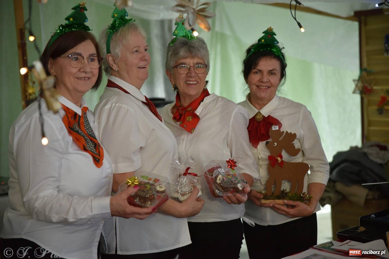 Zdjęcie w galerii na portalu naszraciborz.pl: Tańce, śpiewy i smakołyki. Pietrowicki kiermasz bożonarodzeniowy [FOTO i WIDEO] wiadomości z regionu