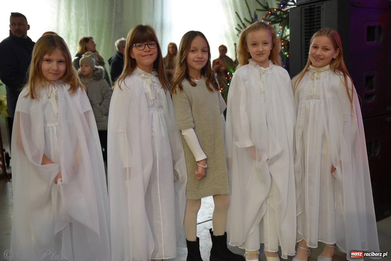 Zdjęcie w galerii na portalu naszraciborz.pl: Tańce, śpiewy i smakołyki. Pietrowicki kiermasz bożonarodzeniowy [FOTO i WIDEO] wiadomości z regionu