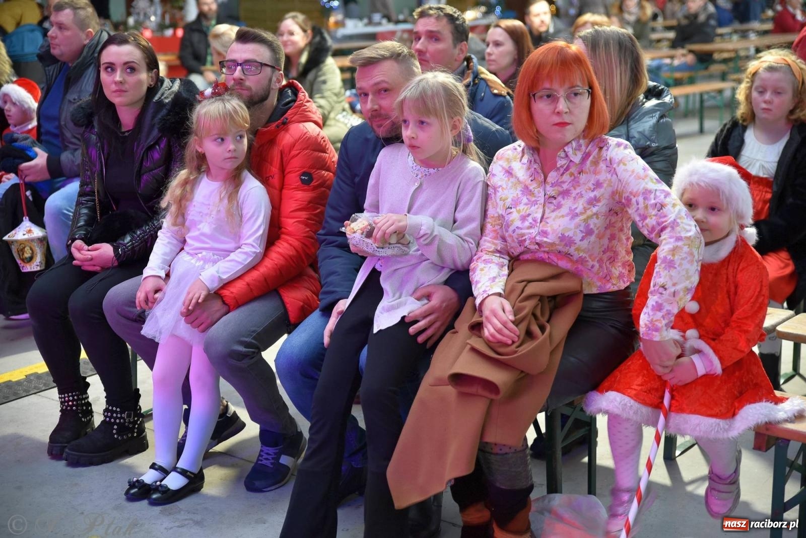 Zdjęcie w galerii na portalu naszraciborz.pl: Tańce, śpiewy i smakołyki. Pietrowicki kiermasz bożonarodzeniowy [FOTO i WIDEO] wiadomości z regionu