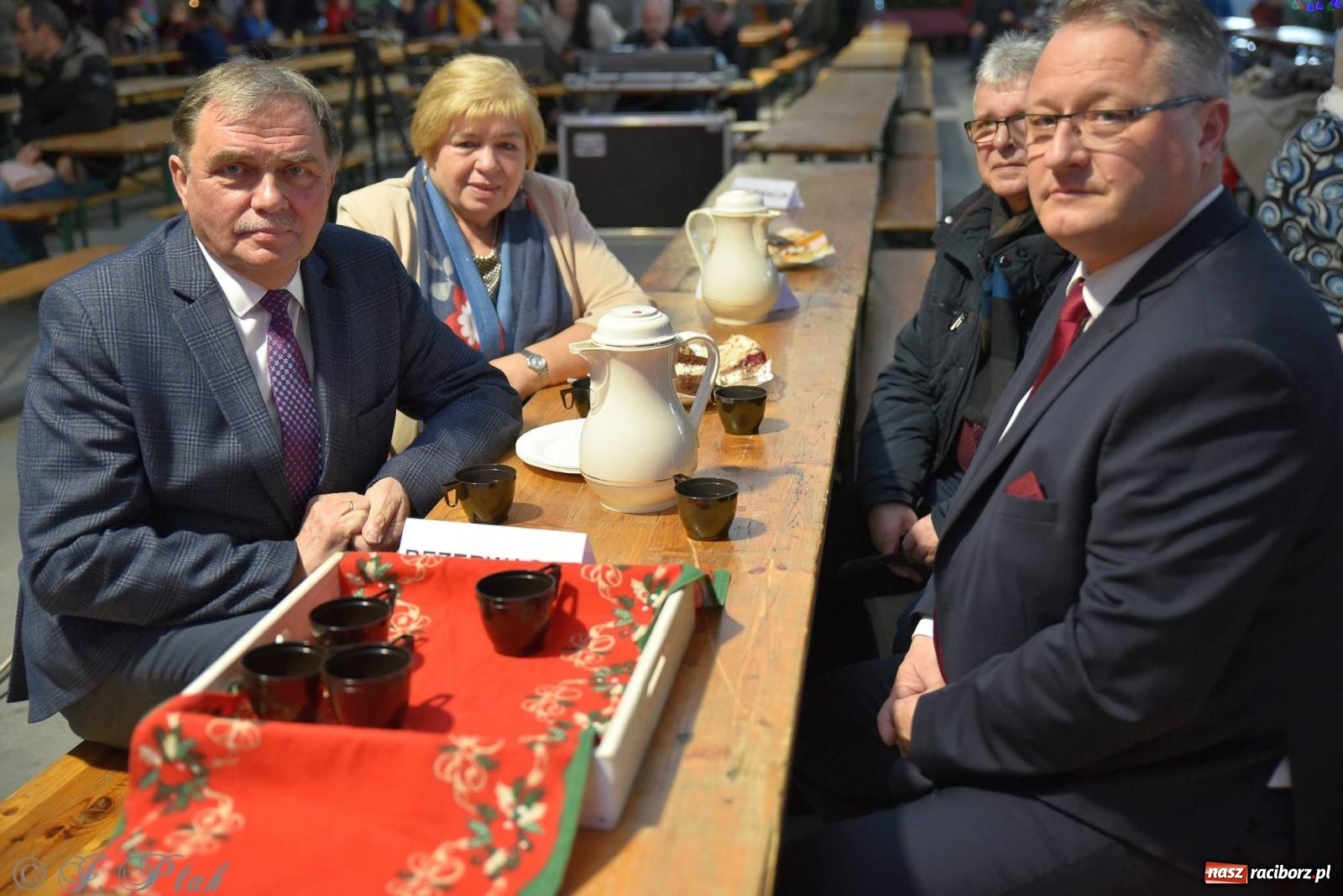 Zdjęcie w galerii na portalu naszraciborz.pl: Tańce, śpiewy i smakołyki. Pietrowicki kiermasz bożonarodzeniowy [FOTO i WIDEO] wiadomości z regionu