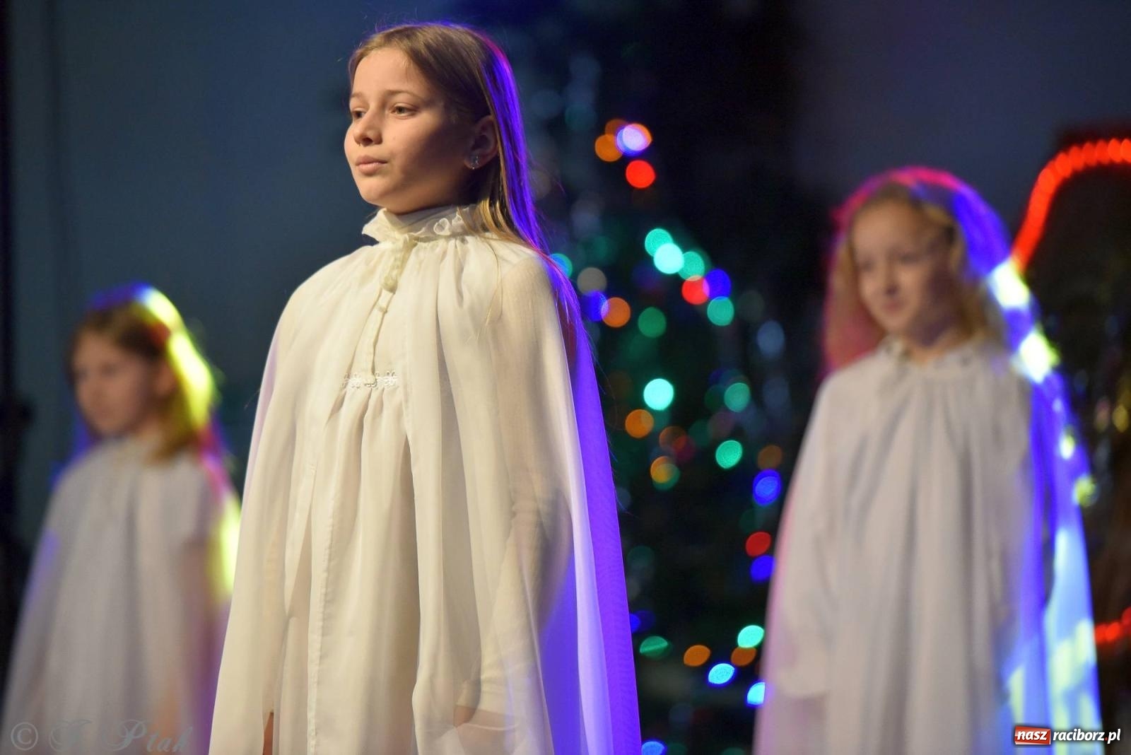 Zdjęcie w galerii na portalu naszraciborz.pl: Tańce, śpiewy i smakołyki. Pietrowicki kiermasz bożonarodzeniowy [FOTO i WIDEO] wiadomości z regionu