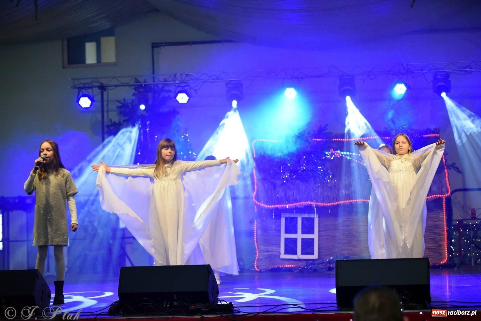 Zdjęcie w galerii na portalu naszraciborz.pl: Tańce, śpiewy i smakołyki. Pietrowicki kiermasz bożonarodzeniowy [FOTO i WIDEO] wiadomości z regionu