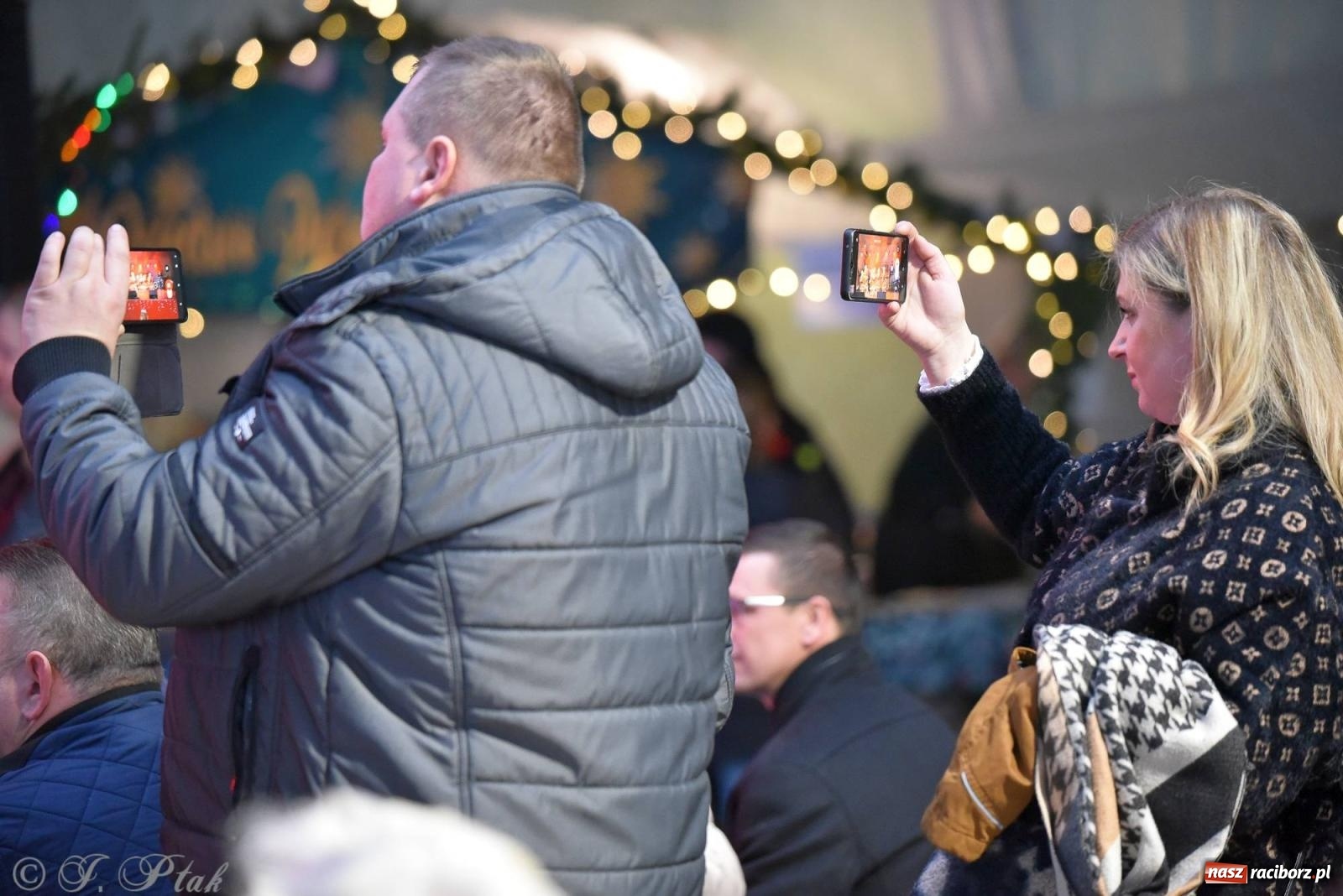 Zdjęcie w galerii na portalu naszraciborz.pl: Tańce, śpiewy i smakołyki. Pietrowicki kiermasz bożonarodzeniowy [FOTO i WIDEO] wiadomości z regionu