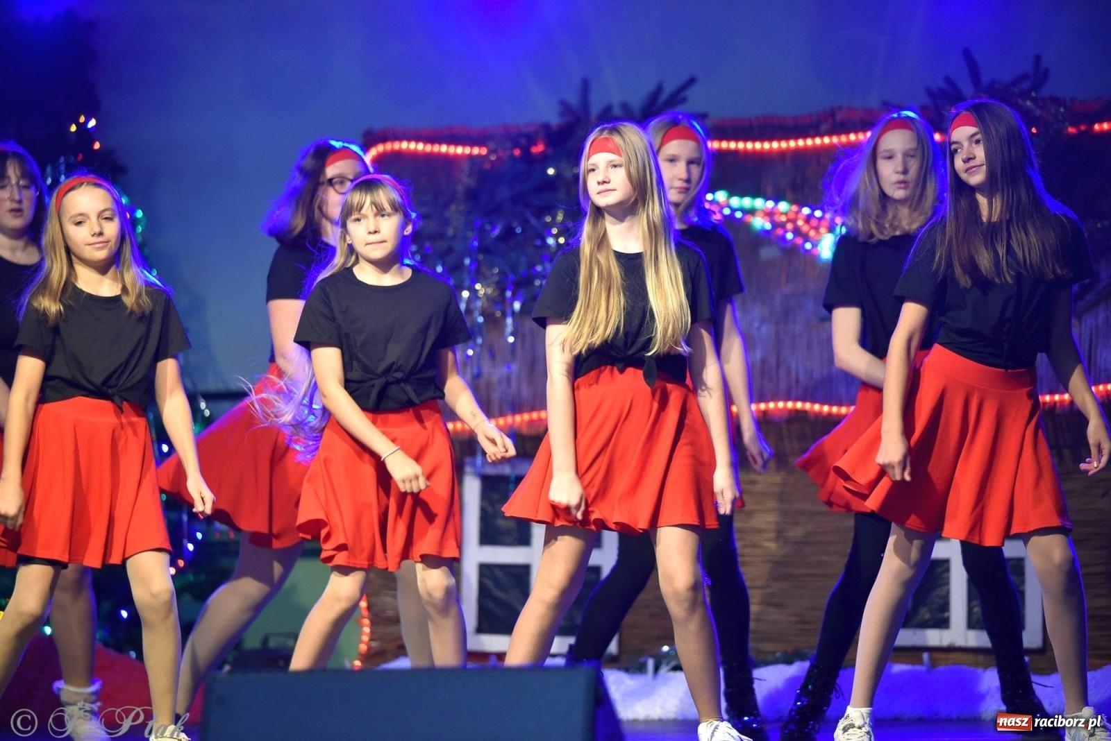 Zdjęcie w galerii na portalu naszraciborz.pl: Tańce, śpiewy i smakołyki. Pietrowicki kiermasz bożonarodzeniowy [FOTO i WIDEO] wiadomości z regionu