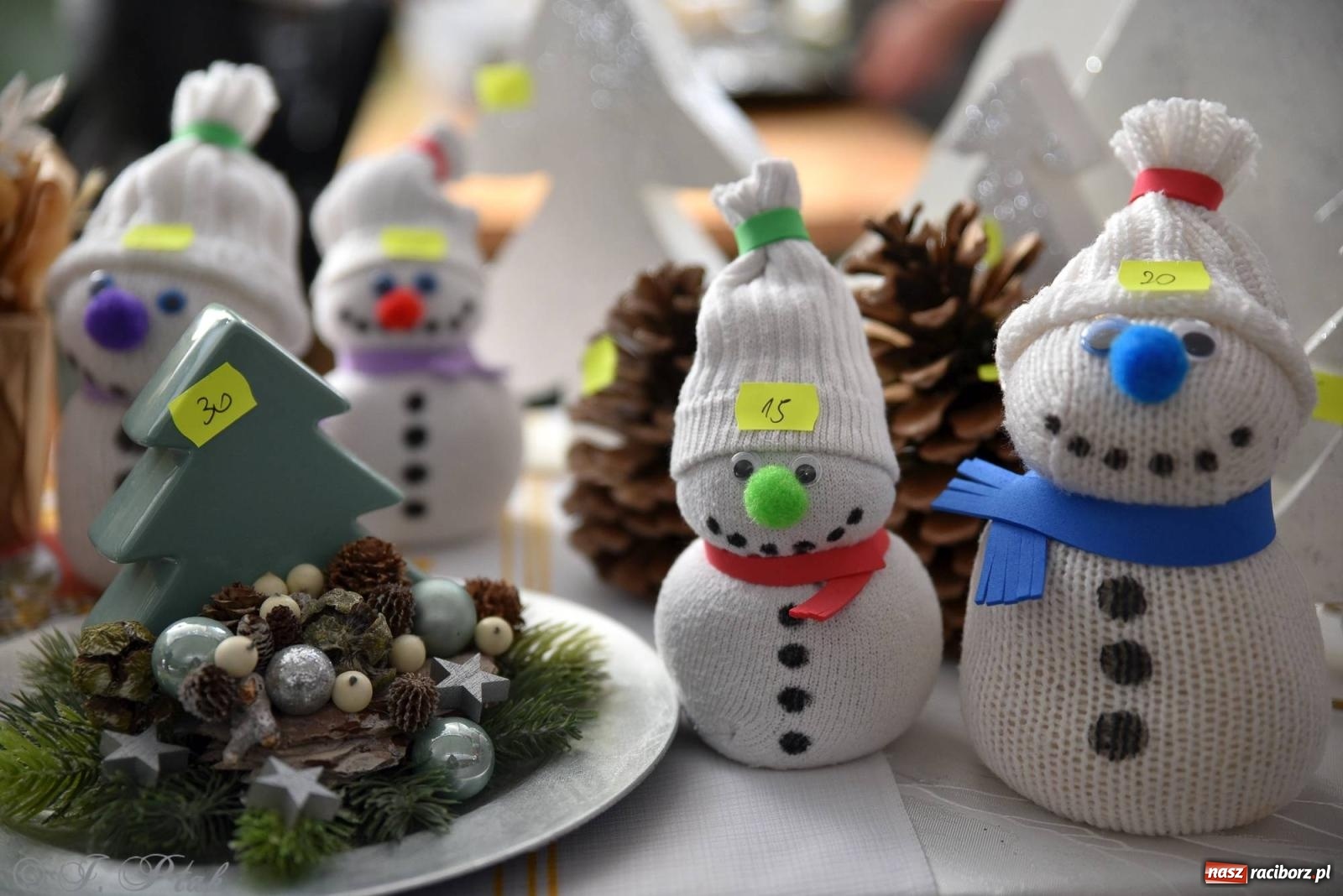 Zdjęcie w galerii na portalu naszraciborz.pl: Tańce, śpiewy i smakołyki. Pietrowicki kiermasz bożonarodzeniowy [FOTO i WIDEO] wiadomości z regionu