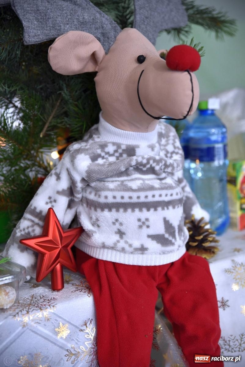 Zdjęcie w galerii na portalu naszraciborz.pl: Tańce, śpiewy i smakołyki. Pietrowicki kiermasz bożonarodzeniowy [FOTO i WIDEO] wiadomości z regionu