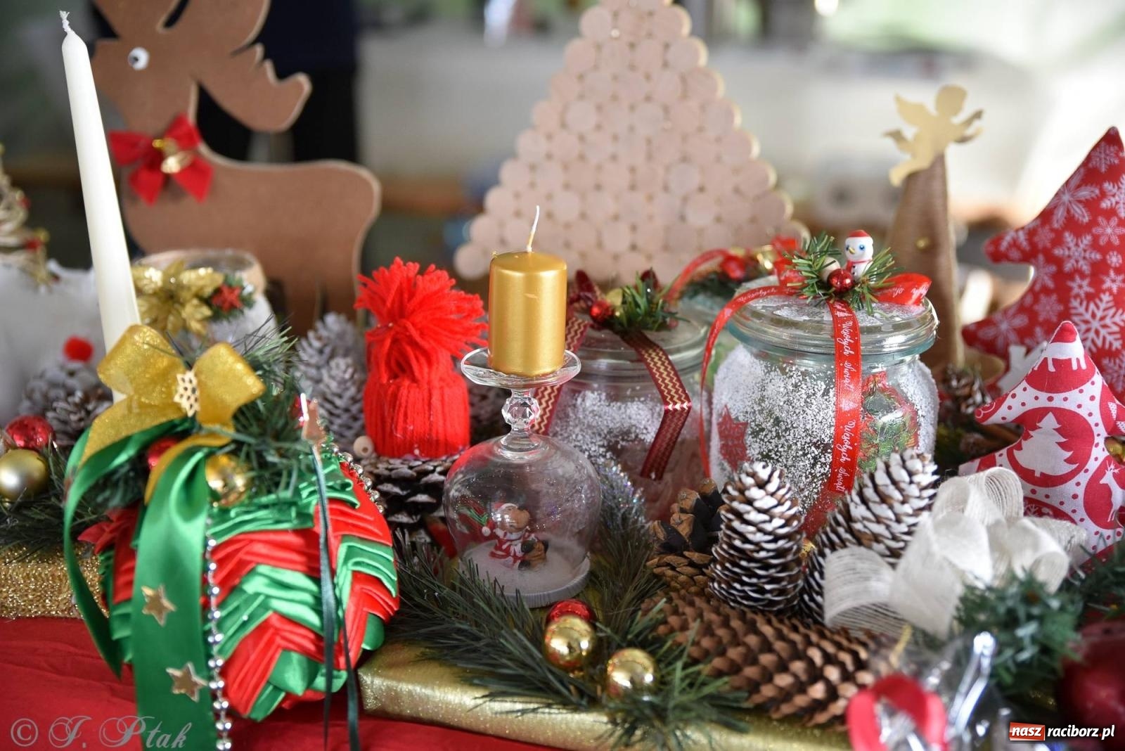 Zdjęcie w galerii na portalu naszraciborz.pl: Tańce, śpiewy i smakołyki. Pietrowicki kiermasz bożonarodzeniowy [FOTO i WIDEO] wiadomości z regionu