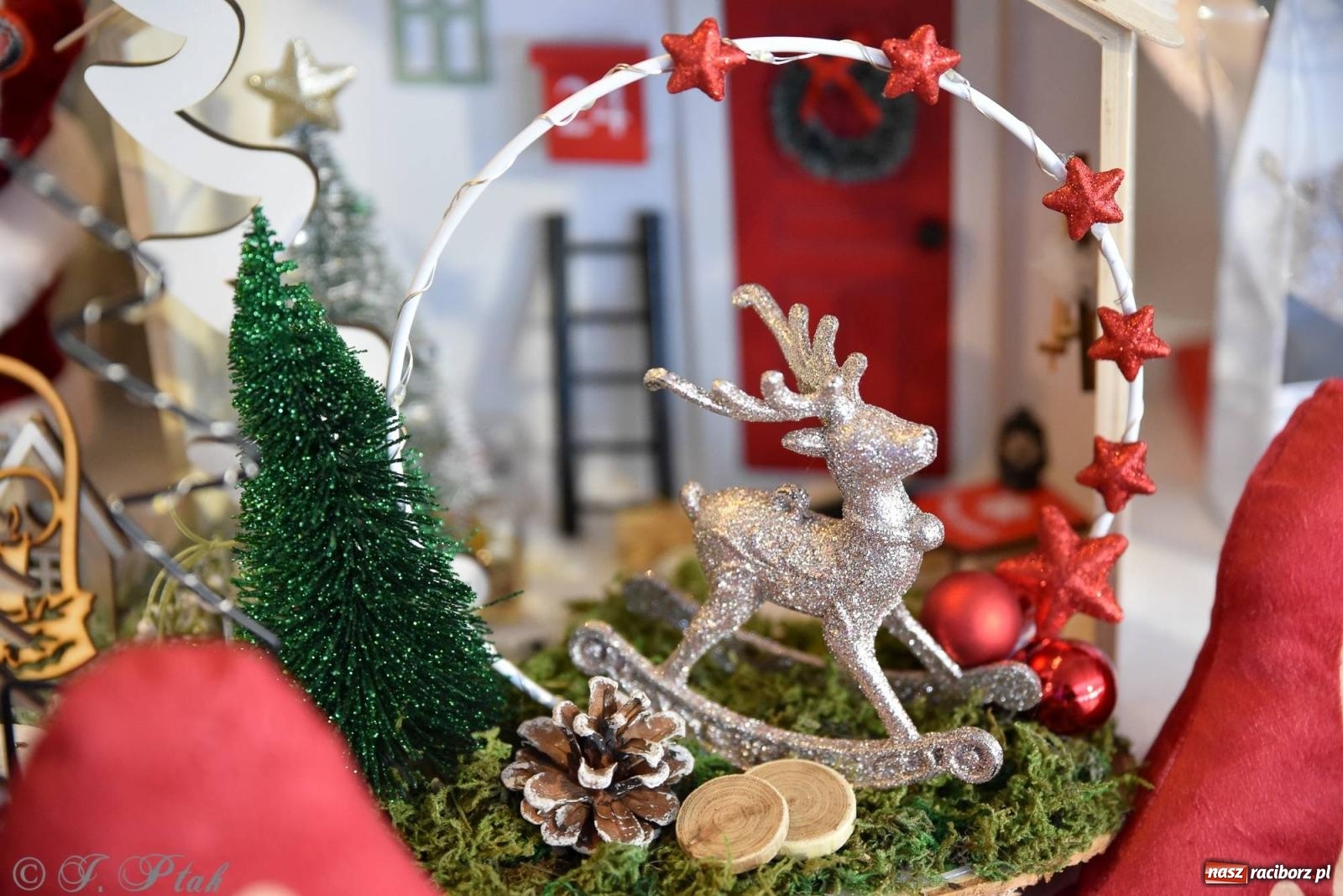 Zdjęcie w galerii na portalu naszraciborz.pl: Tańce, śpiewy i smakołyki. Pietrowicki kiermasz bożonarodzeniowy [FOTO i WIDEO] wiadomości z regionu