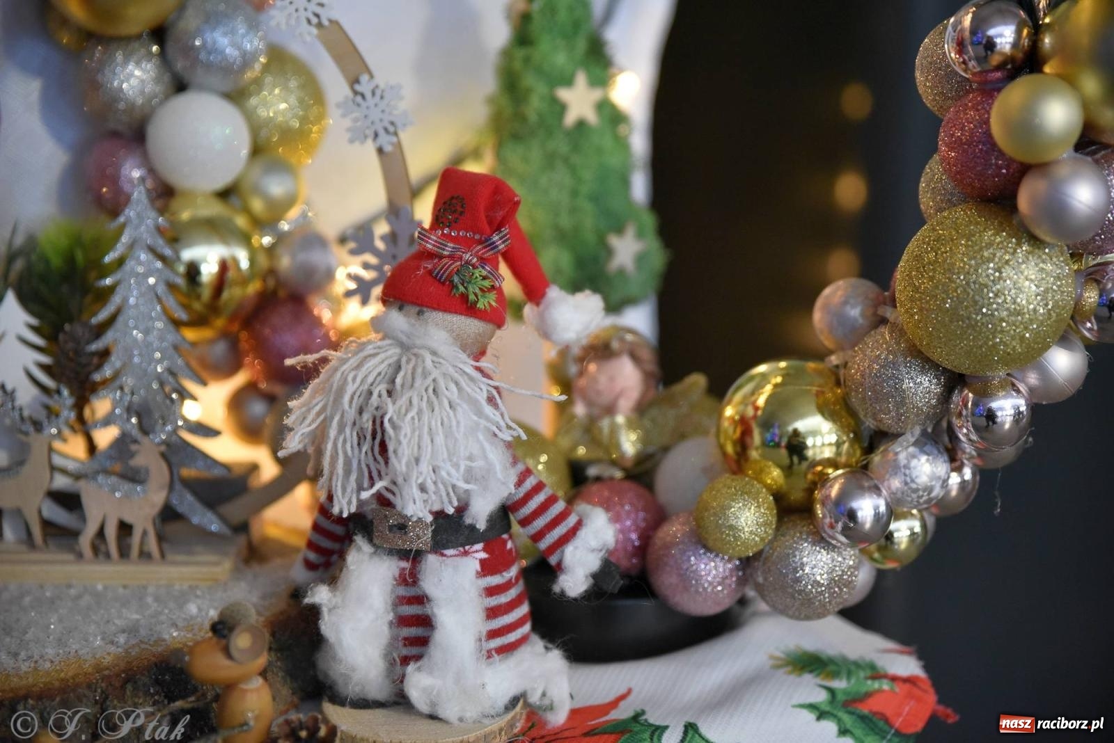 Zdjęcie w galerii na portalu naszraciborz.pl: Tańce, śpiewy i smakołyki. Pietrowicki kiermasz bożonarodzeniowy [FOTO i WIDEO] wiadomości z regionu