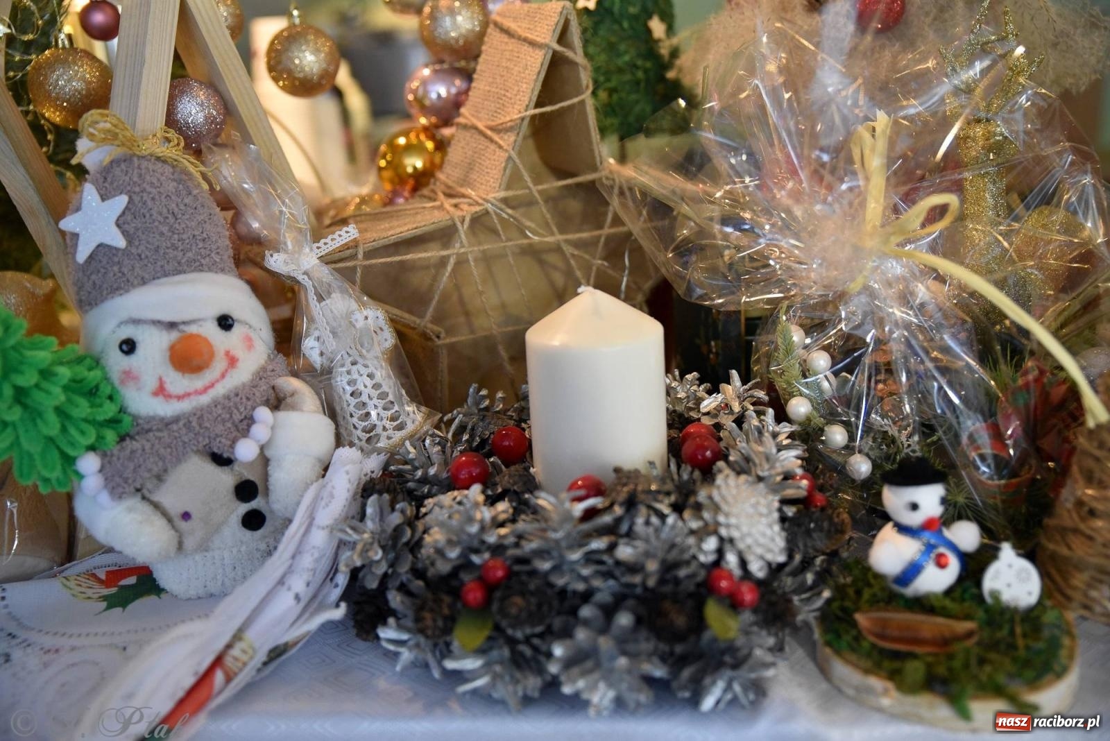 Zdjęcie w galerii na portalu naszraciborz.pl: Tańce, śpiewy i smakołyki. Pietrowicki kiermasz bożonarodzeniowy [FOTO i WIDEO] wiadomości z regionu