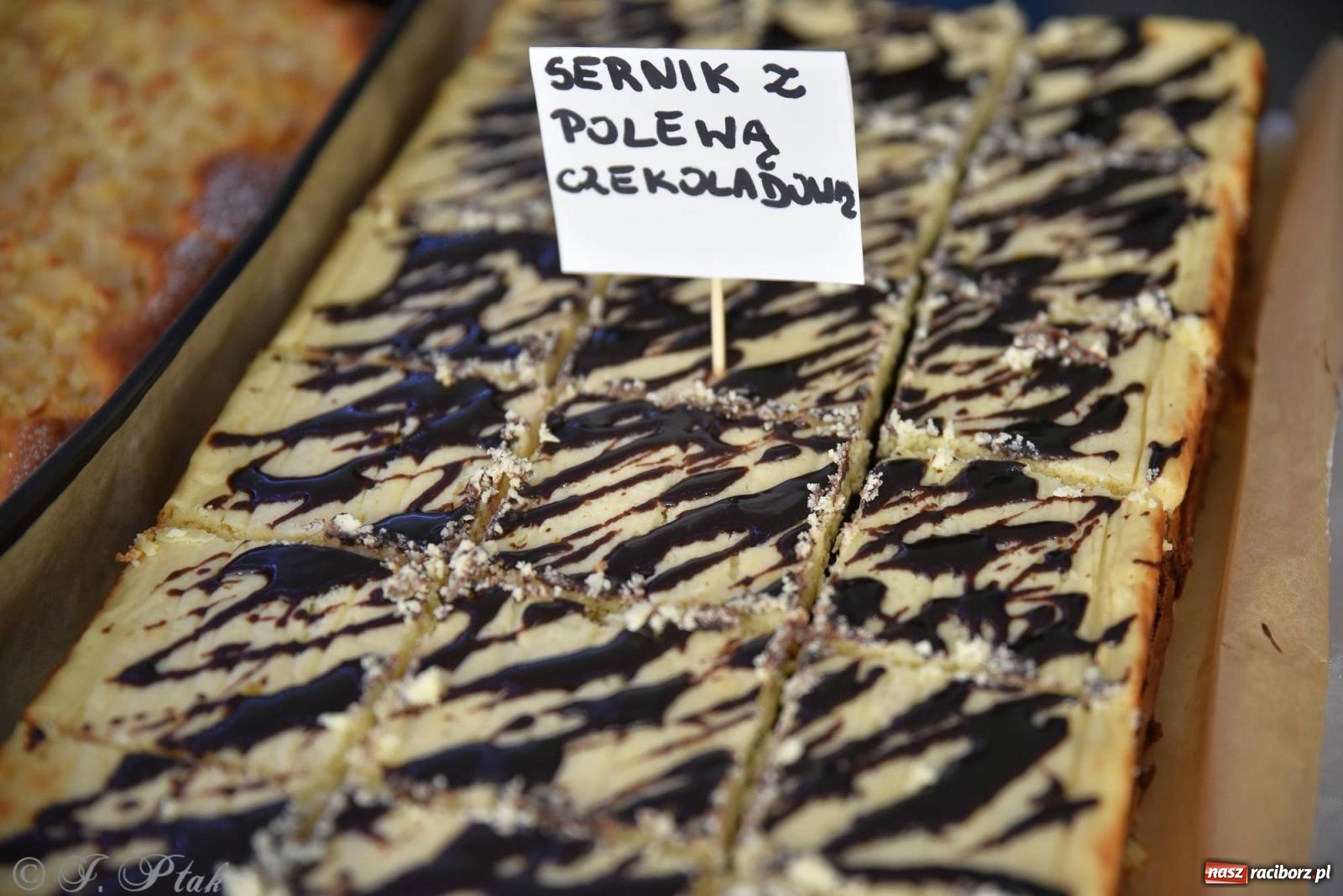 Zdjęcie w galerii na portalu naszraciborz.pl: Tańce, śpiewy i smakołyki. Pietrowicki kiermasz bożonarodzeniowy [FOTO i WIDEO] wiadomości z regionu