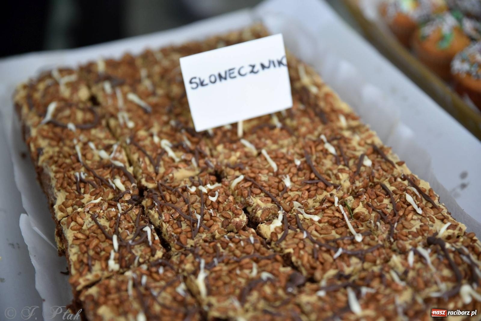 Zdjęcie w galerii na portalu naszraciborz.pl: Tańce, śpiewy i smakołyki. Pietrowicki kiermasz bożonarodzeniowy [FOTO i WIDEO] wiadomości z regionu