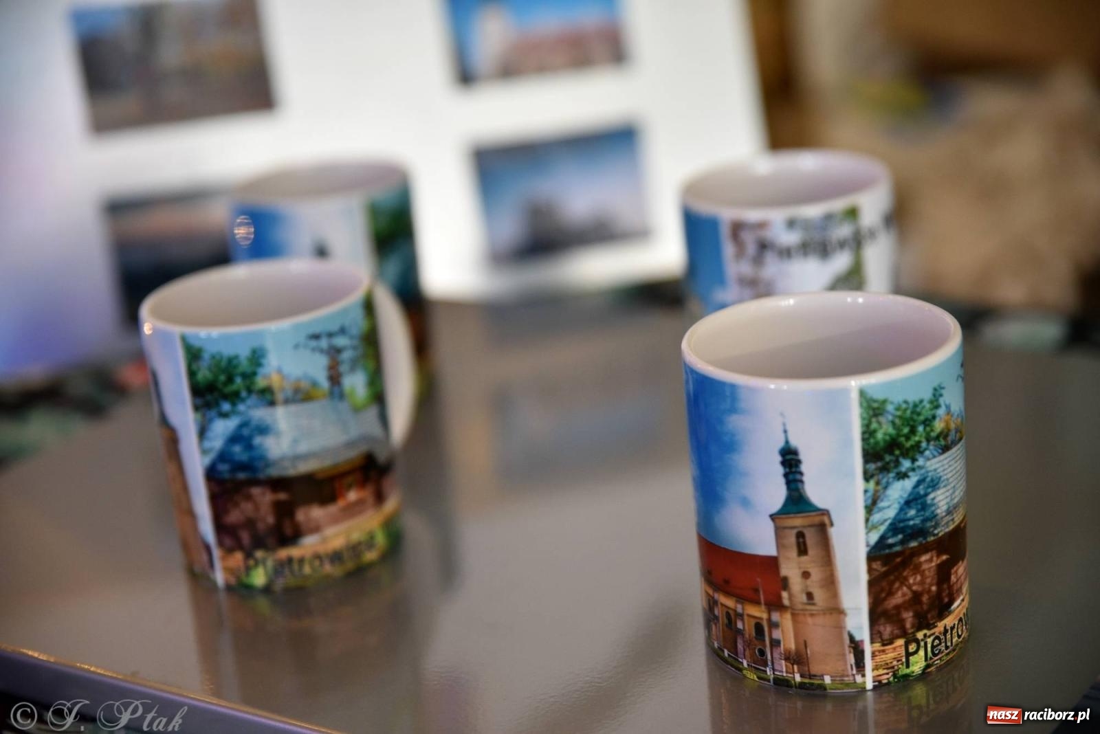 Zdjęcie w galerii na portalu naszraciborz.pl: Tańce, śpiewy i smakołyki. Pietrowicki kiermasz bożonarodzeniowy [FOTO i WIDEO] wiadomości z regionu