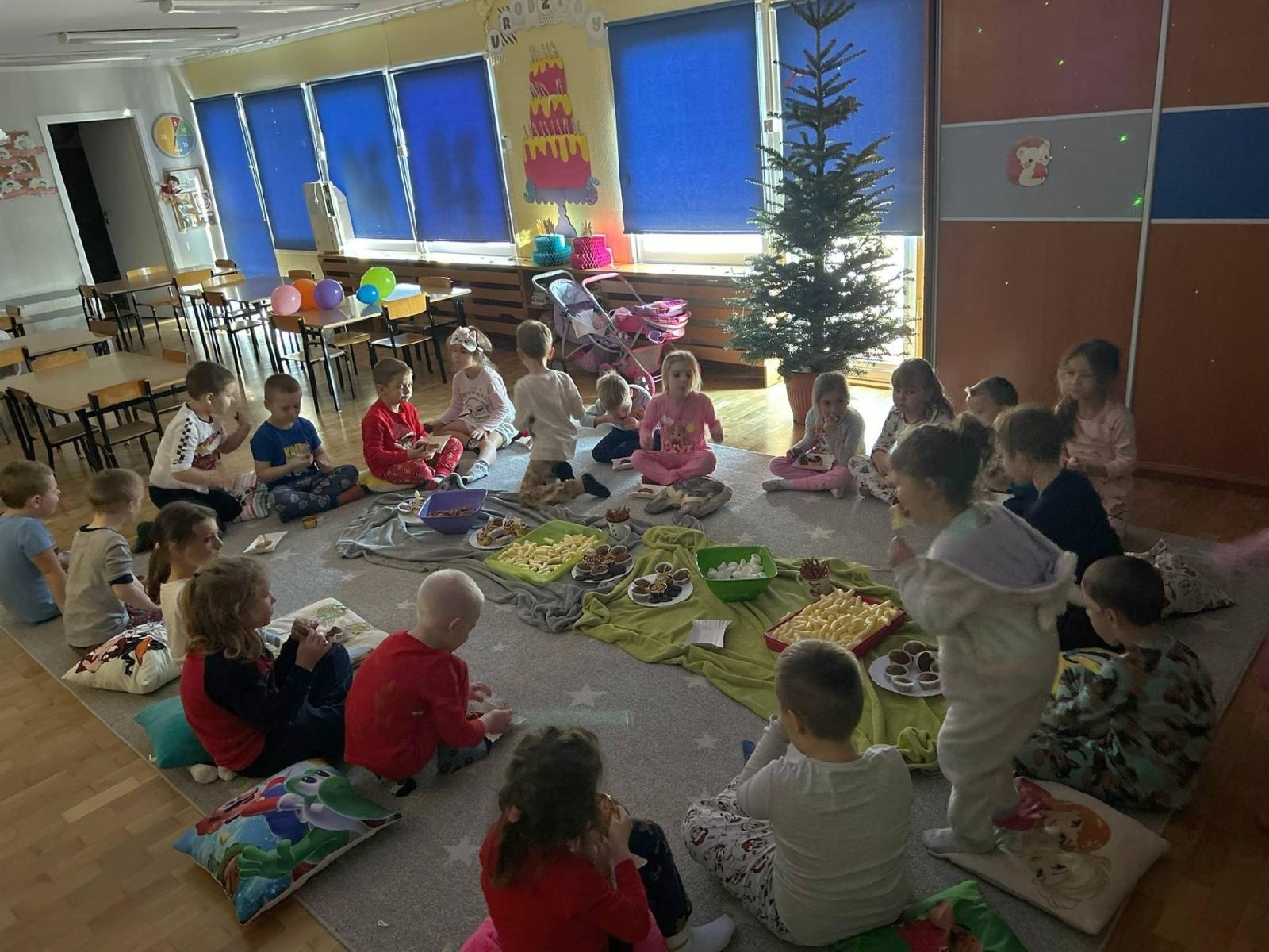 Zdjęcie w galerii na portalu naszraciborz.pl: Dzień piżamy w przedszkolu na Polnej wiadomości z regionu