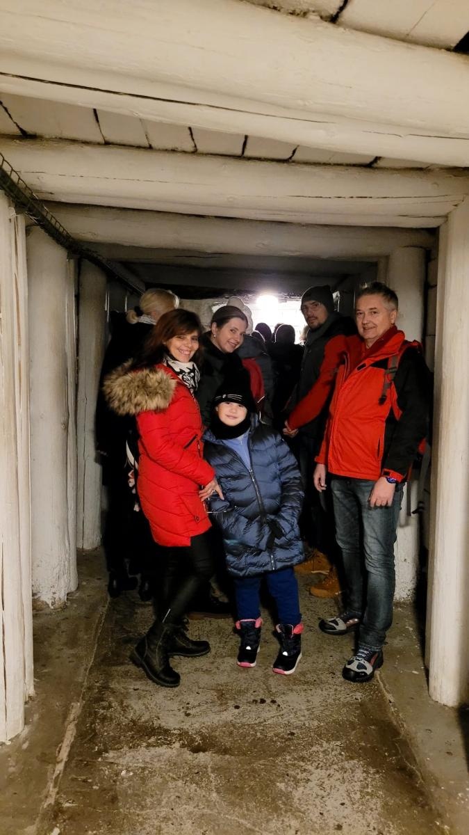 Zdjęcie w galerii na portalu naszraciborz.pl: Ekipa z raciborskiego PTTK na rozświetleniu krakowskiej choinki wiadomości z regionu