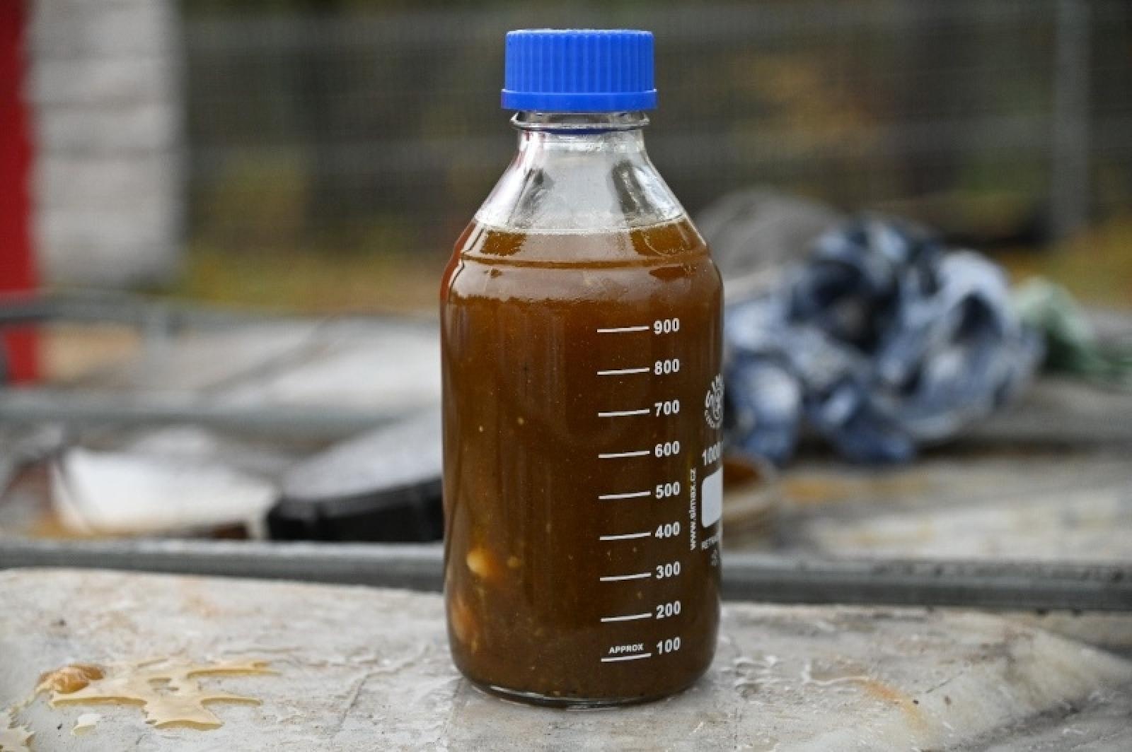 Zdjęcie w galerii na portalu naszraciborz.pl: Stary olej ze smażalni i brudne pieniądze. Śląscy pogranicznicy z Raciborza pomogli rozbić gang wiadomości z regionu